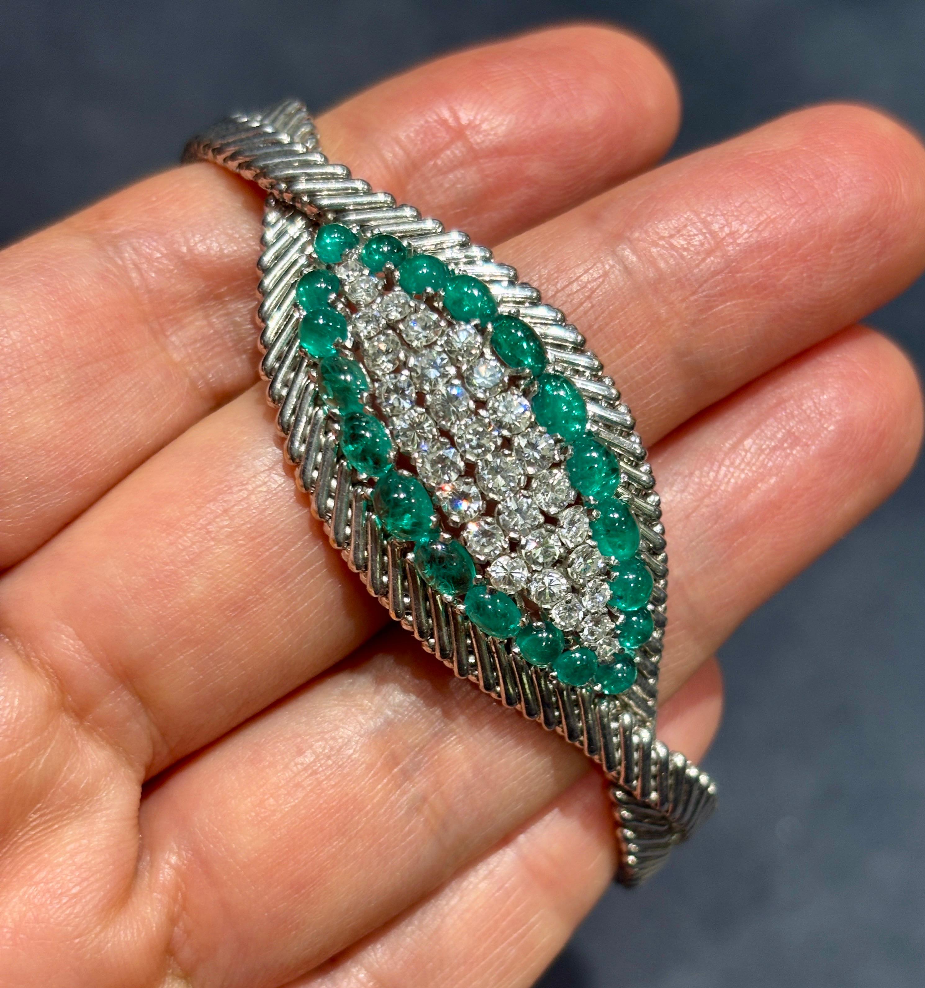 Bracelet européen des années 1960 en or 18 carats, émeraudes de Colombie et diamants en vente 2