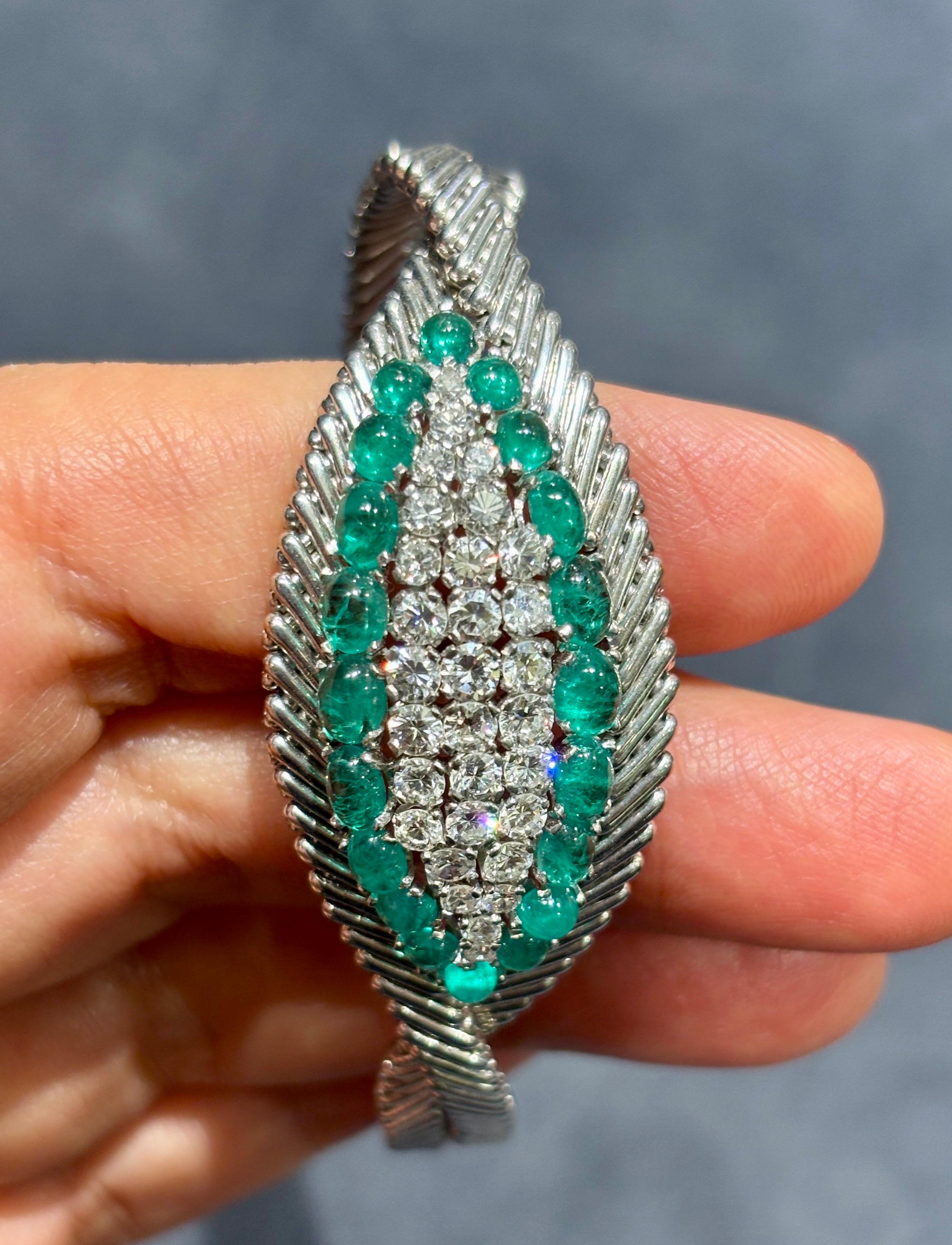 Bracelet européen des années 1960 en or 18 carats, émeraudes de Colombie et diamants en vente 3