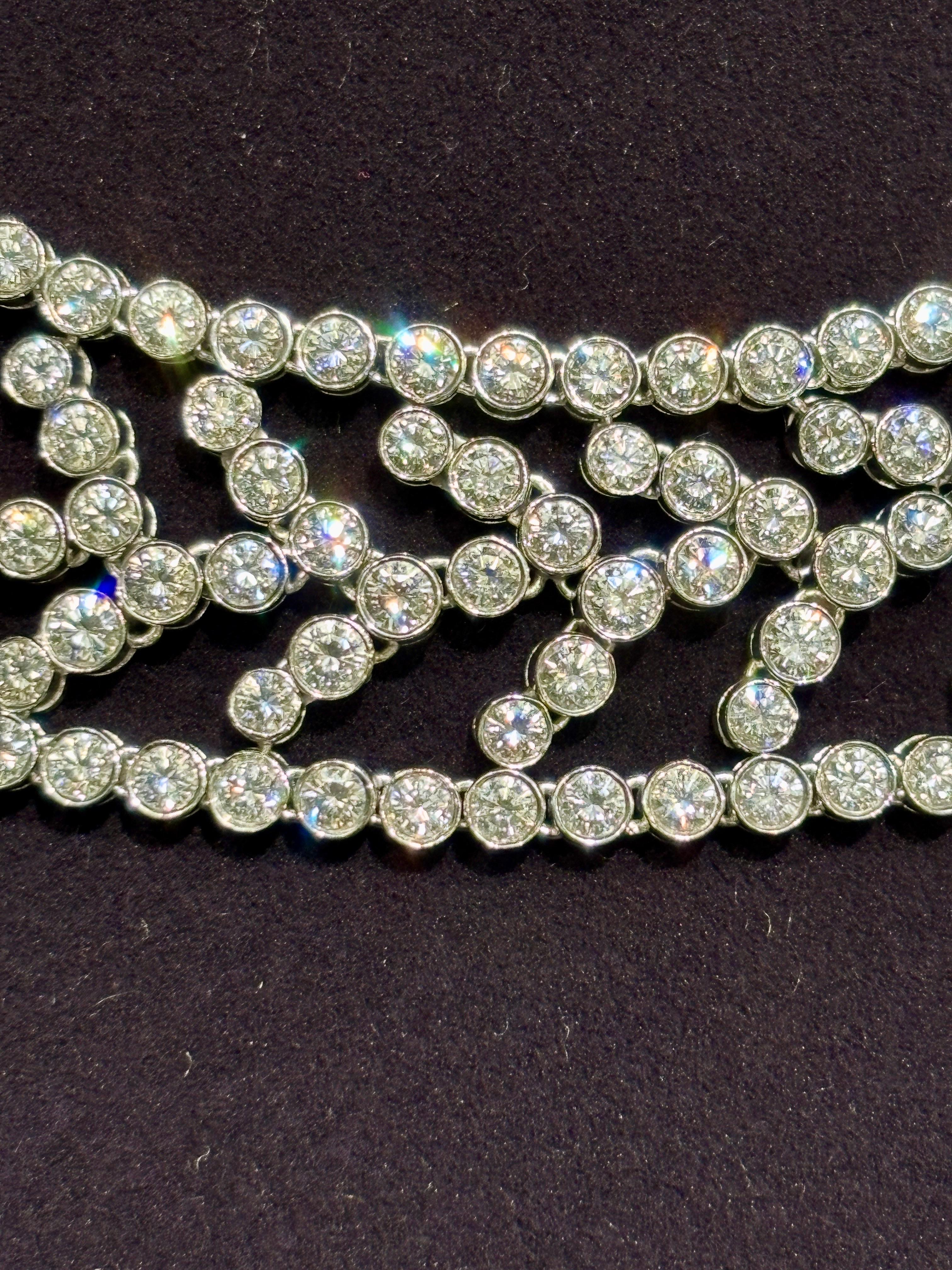 Round Cut 1990s Tiffany & Co platinum and diamond necklace, part of set with bracelet