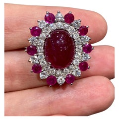 Anello cocktail europeo anni '80 con rubino cabochon e diamanti
