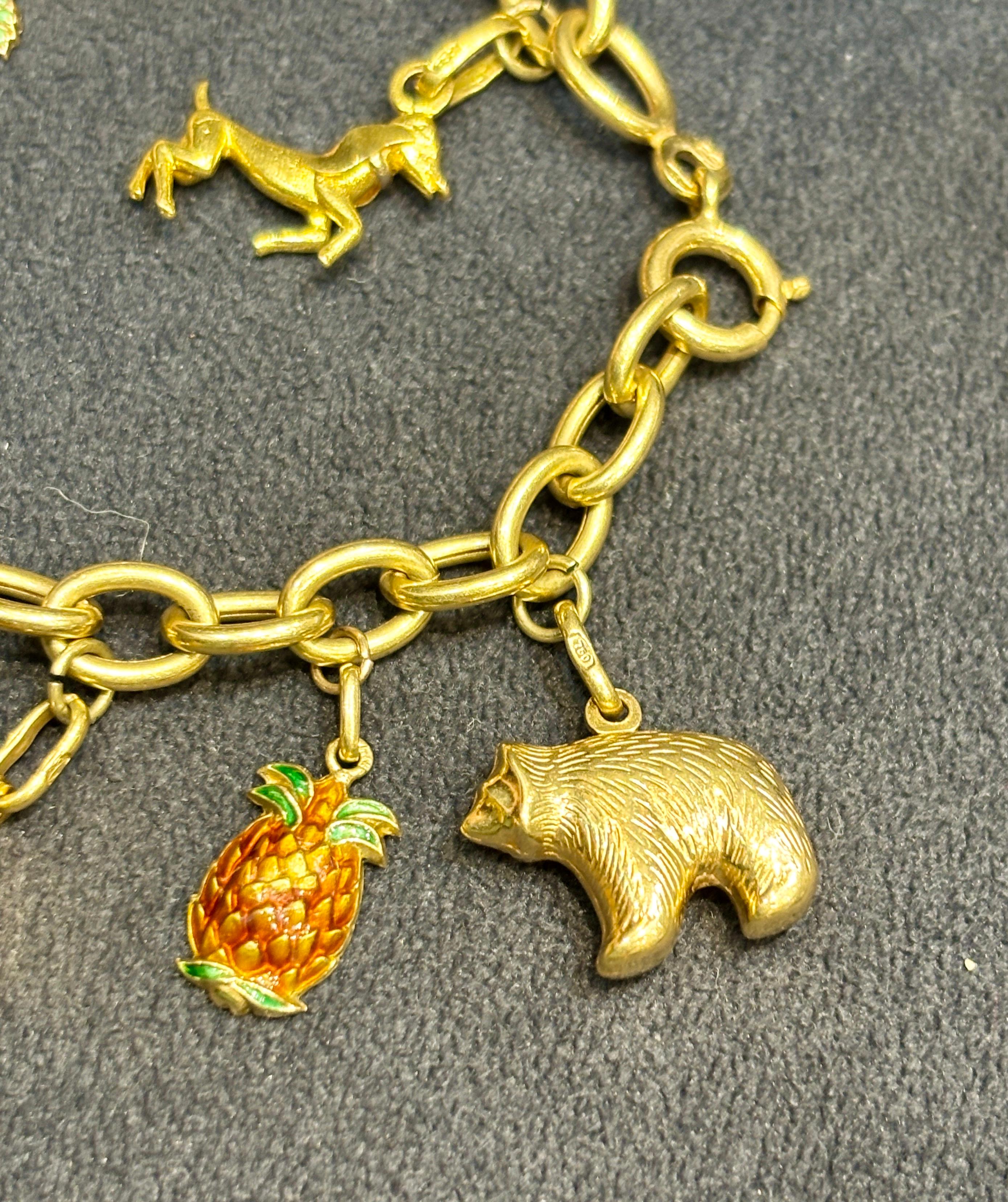 UnoAErre 1970 bracelet à breloques en or 18k avec 10 breloques originales estampillées Unisexe en vente