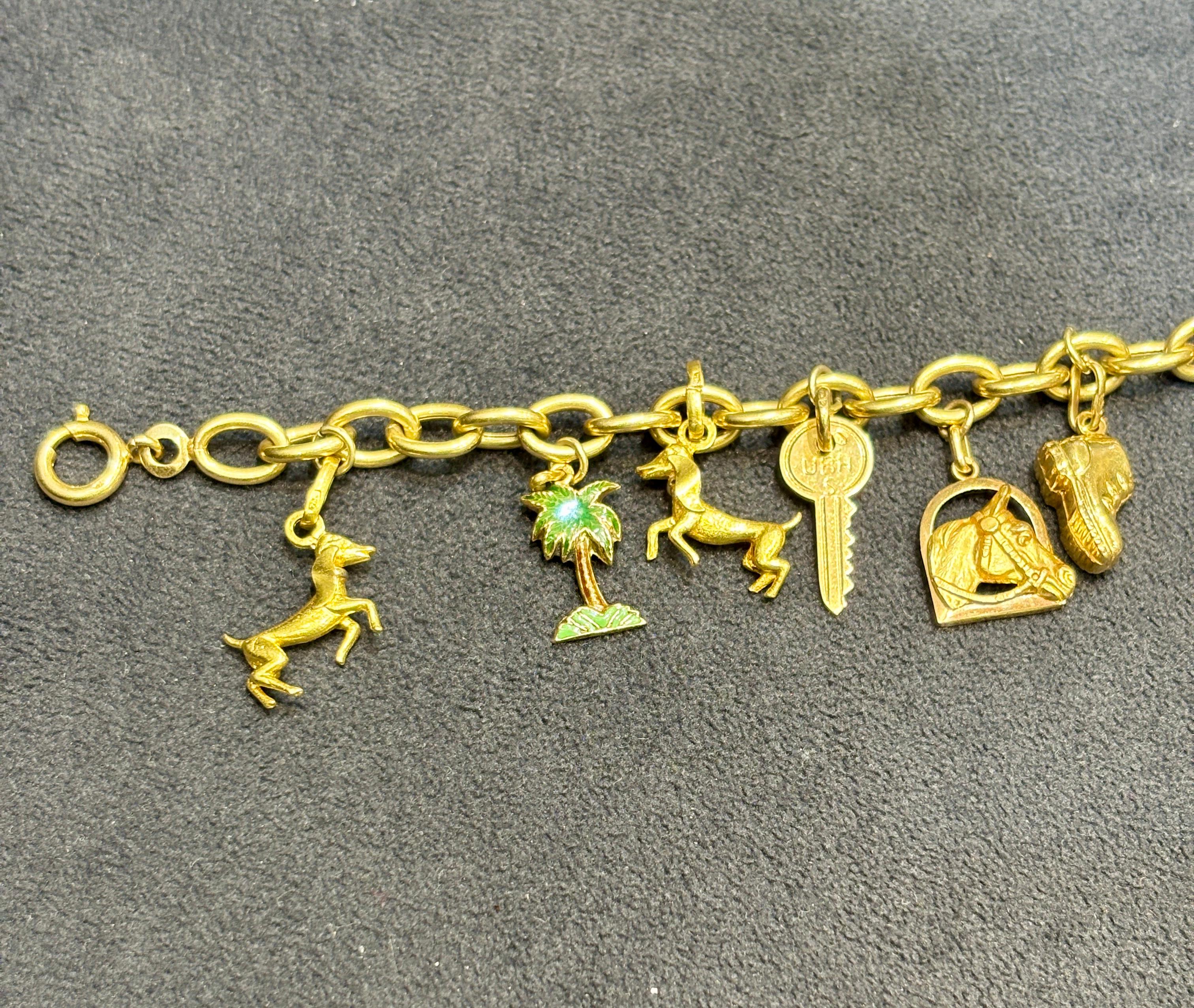 UnoAErre 1970 bracelet à breloques en or 18k avec 10 breloques originales estampillées en vente 4