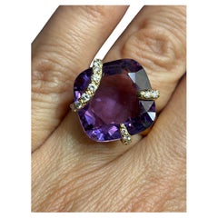 Chanel 18k gold amethyst ring with diamonds Vintage Chanel 18k gold amethyst ring with diamonds