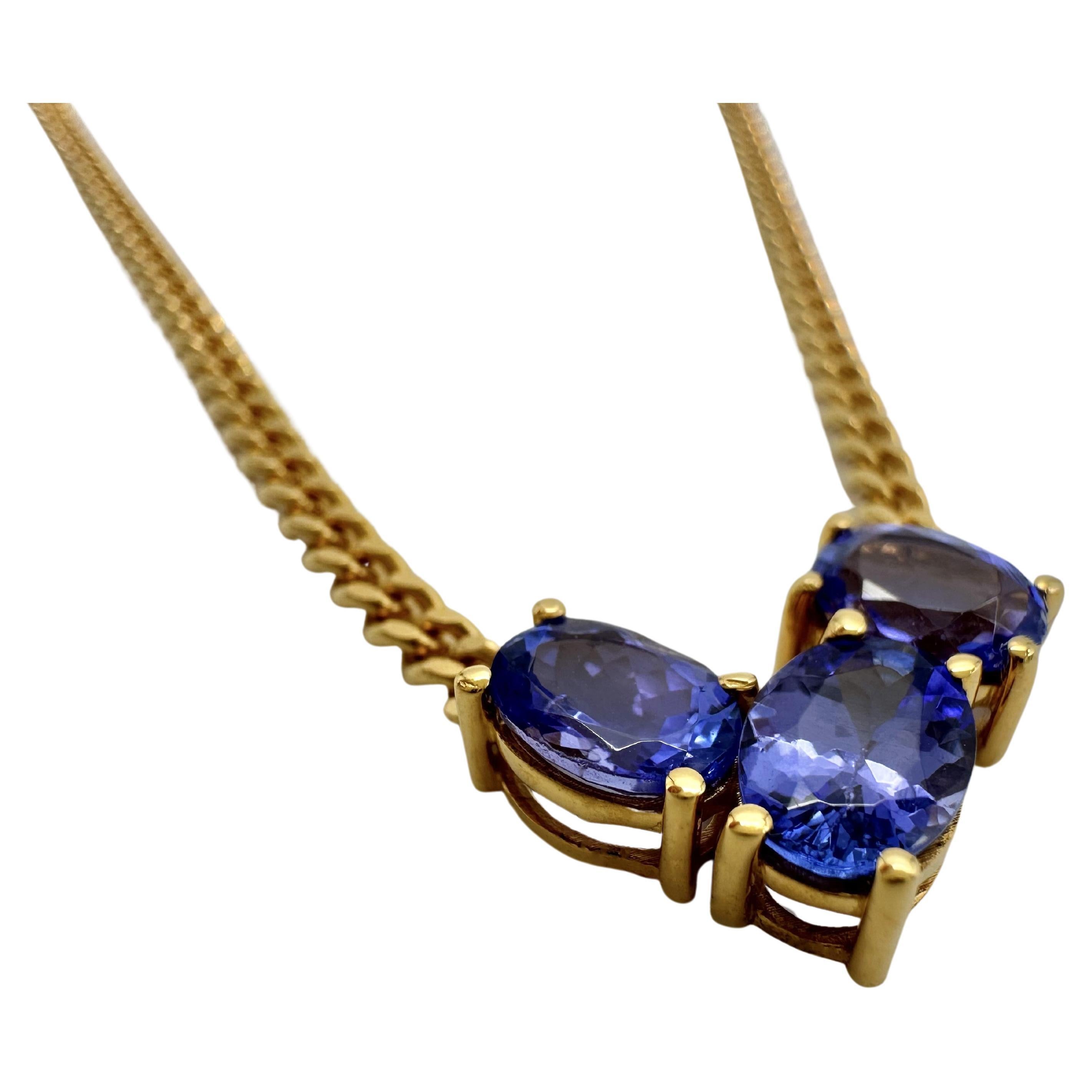 Necklace in 19.2 carat gold and 0.52 carat Tanzanite For Sale