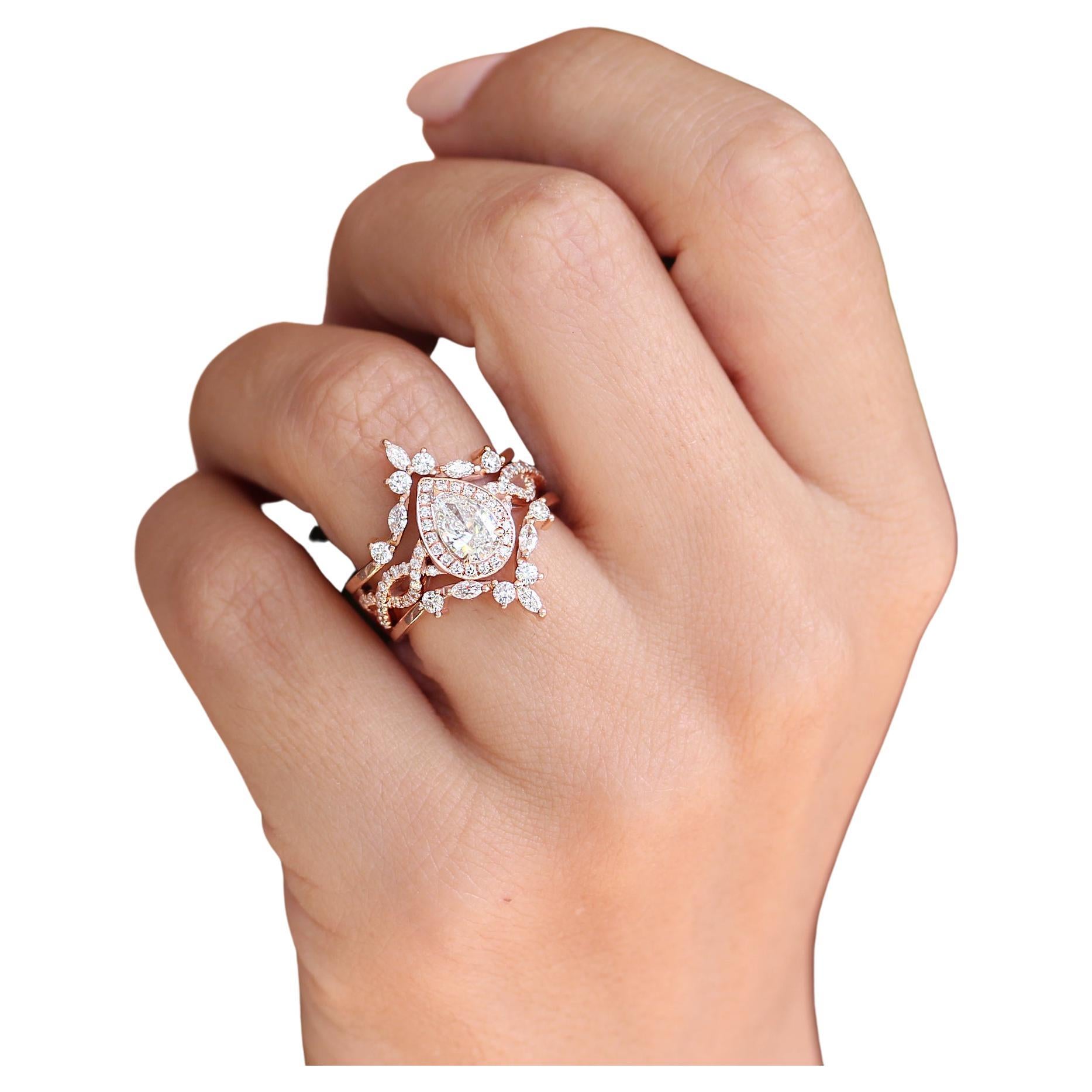 0.70 carat Pear Moissanite Halo Twist Shank Engagement Ring & Iceland Ring Guard en vente