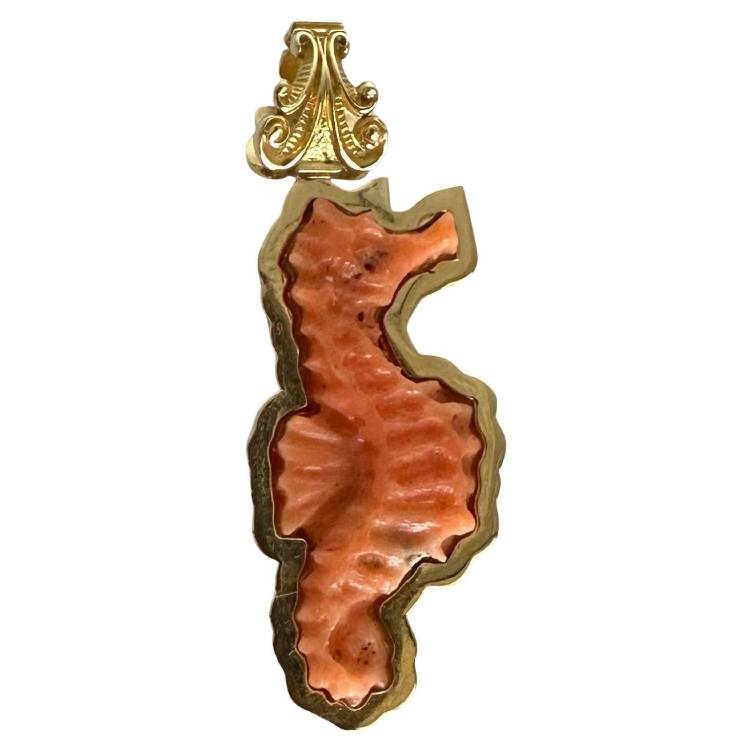 Italian Hand-Carved Natural Coral Seahorse and 18karat Yellow Gold Pendant For Sale