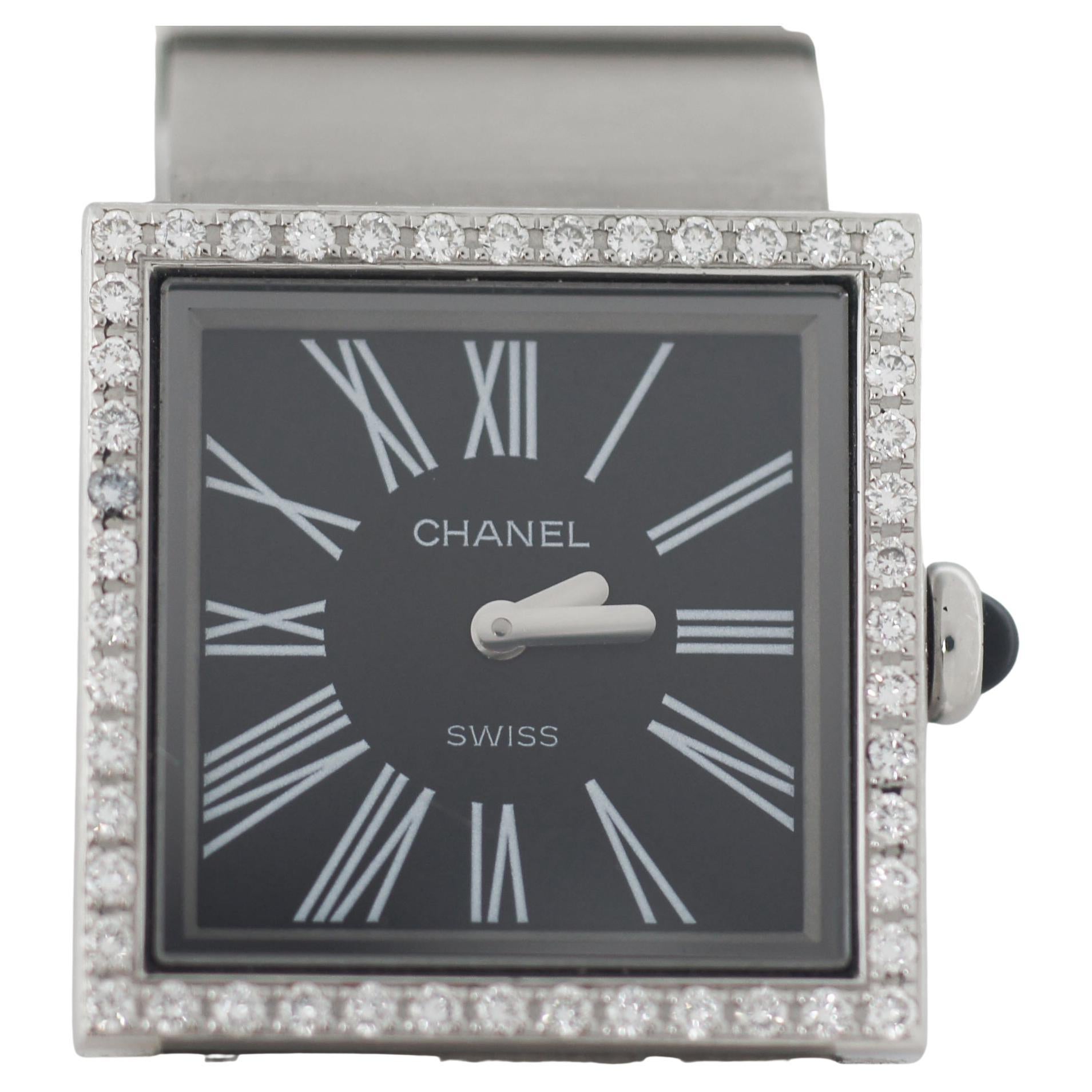 Montre Chanel Mademoiselle avec lunette en diamants Pour femmes en vente