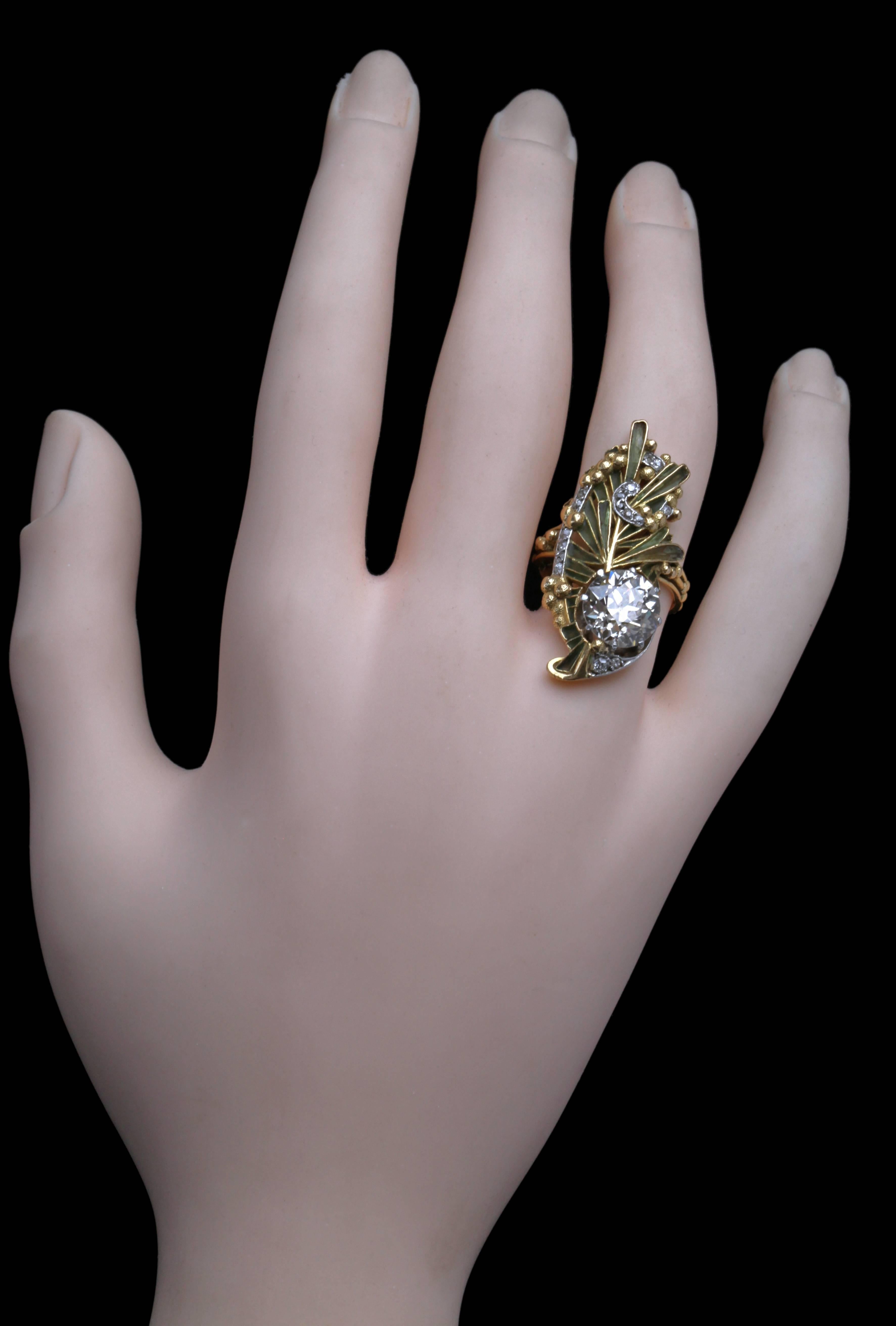 Taille brillant Magnifique bague Art Nouveau en or avec diamants en forme de lique-a-Jour en vente