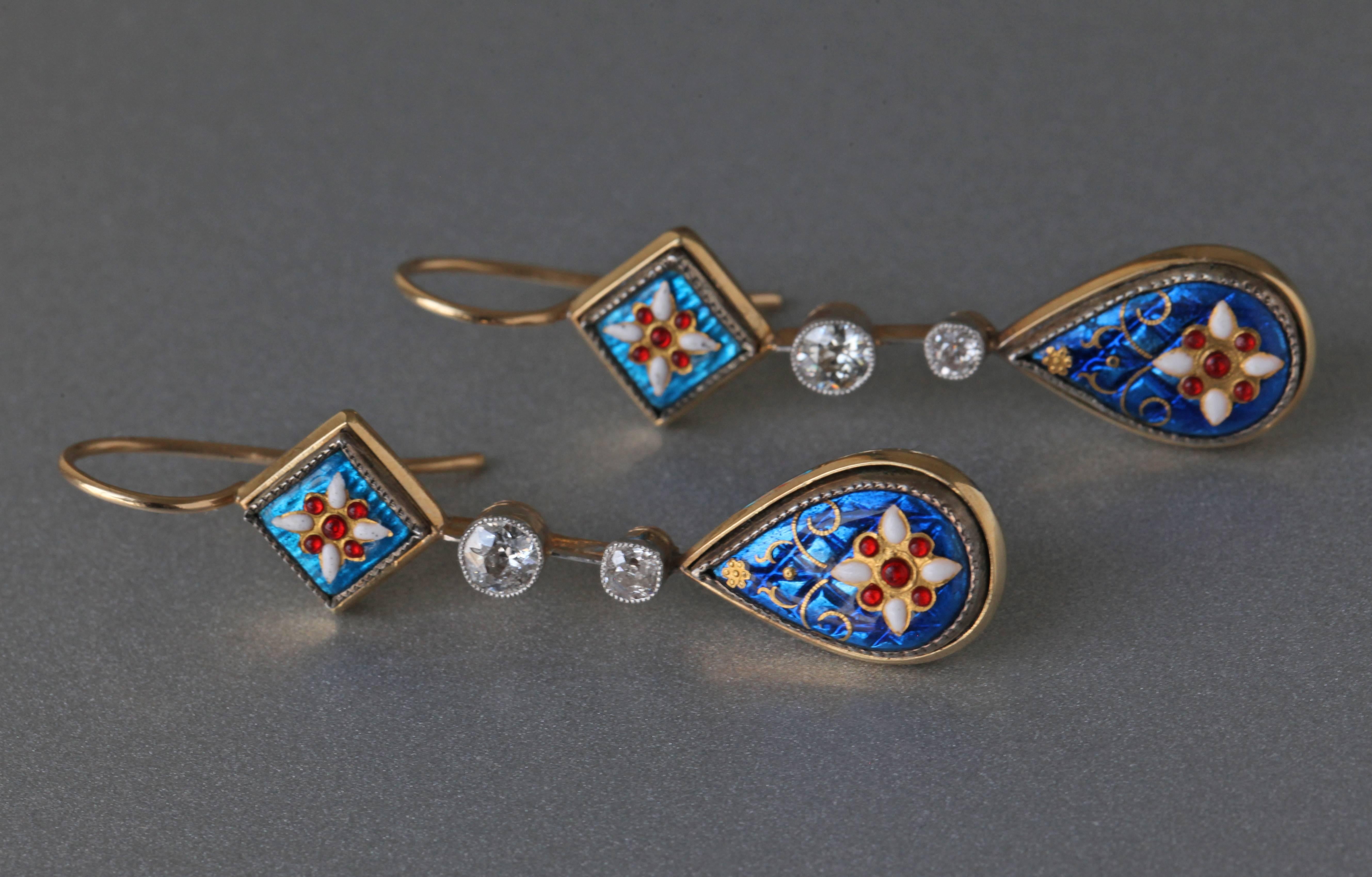 These exquisite gold and diamond drop earrings with their ciel bleu enamel were typically made in the French city of Bourg en Bresse. Old cut diamonds 0.75 cts approx.

H  5.00 cm (1.97 in)    W  1.20 cm (0.47 in)

Origin: France, c. 1890
Case: