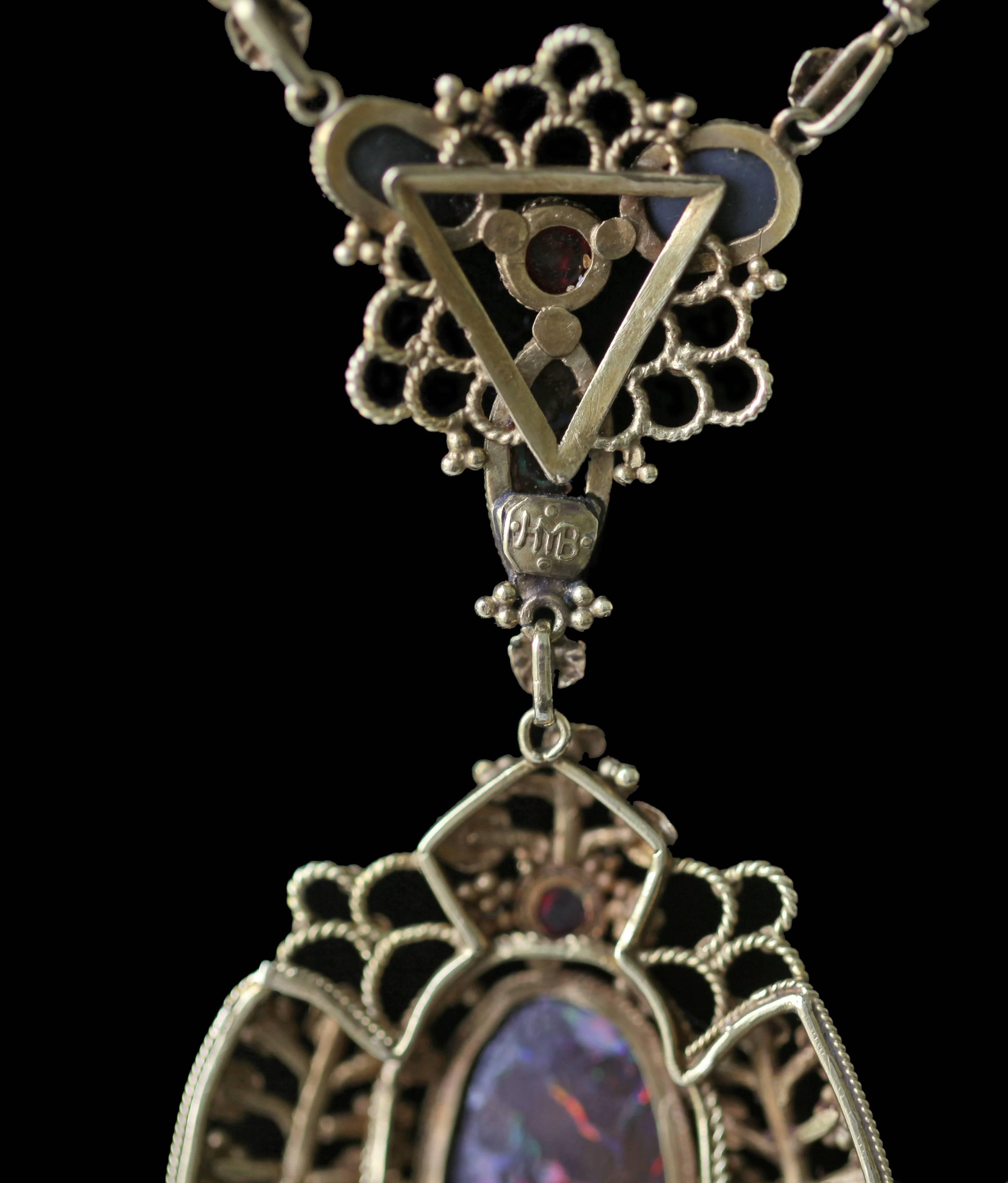 Superbe collier Arts & Crafts en or, opale noire et rubis de John Bonnor en vente 1