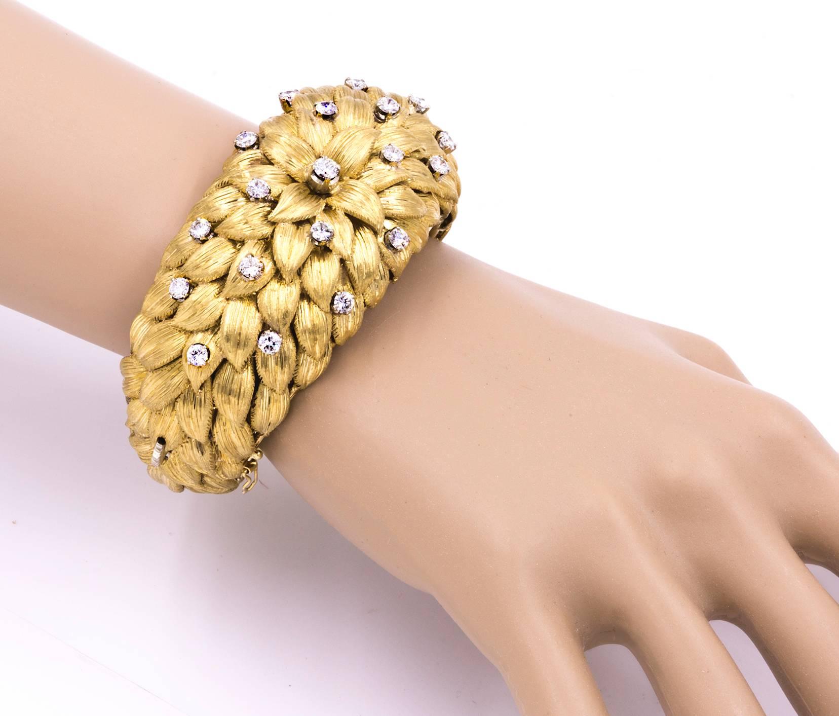 18 Karat Gold Blütenblätter  Diamant-Armband (Brillantschliff) im Angebot