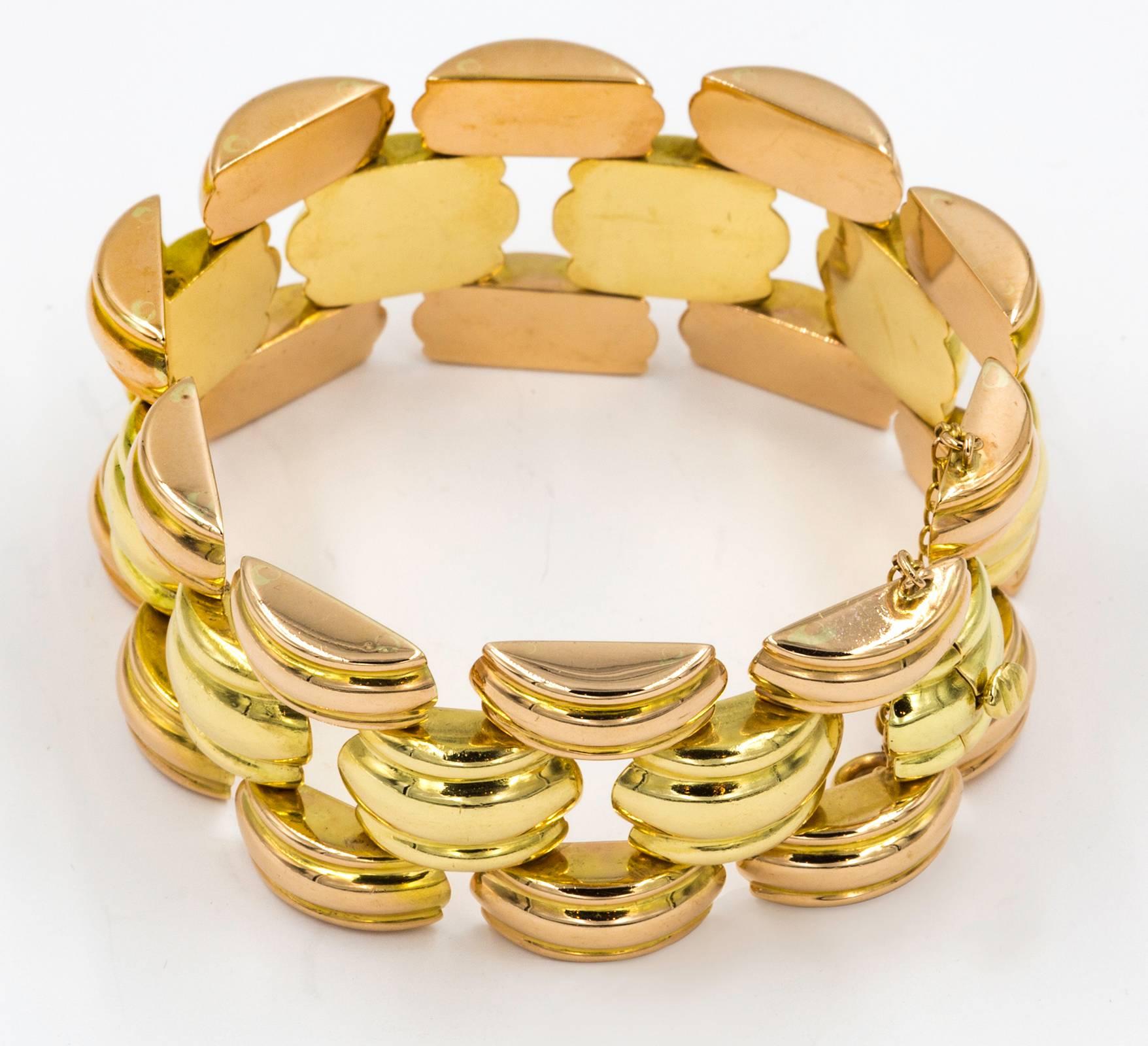Two Tone Gold Link Bracelet  In Excellent Condition In Summerland, CA