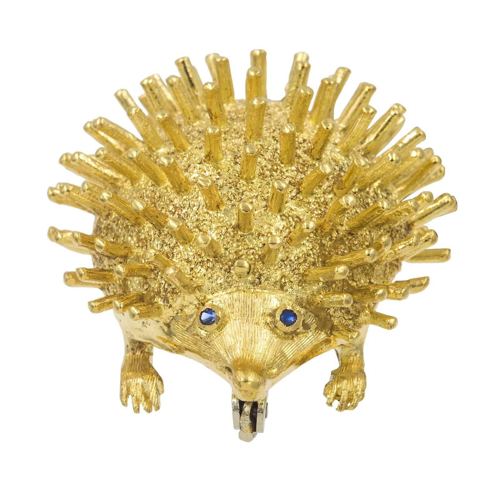 Charming spiny Hedgehog in 18k yellow gold  brooch with blue sapphire eyes.  Nicely detailed little feet.  18.2 grams total weight.  In excellent condition.
