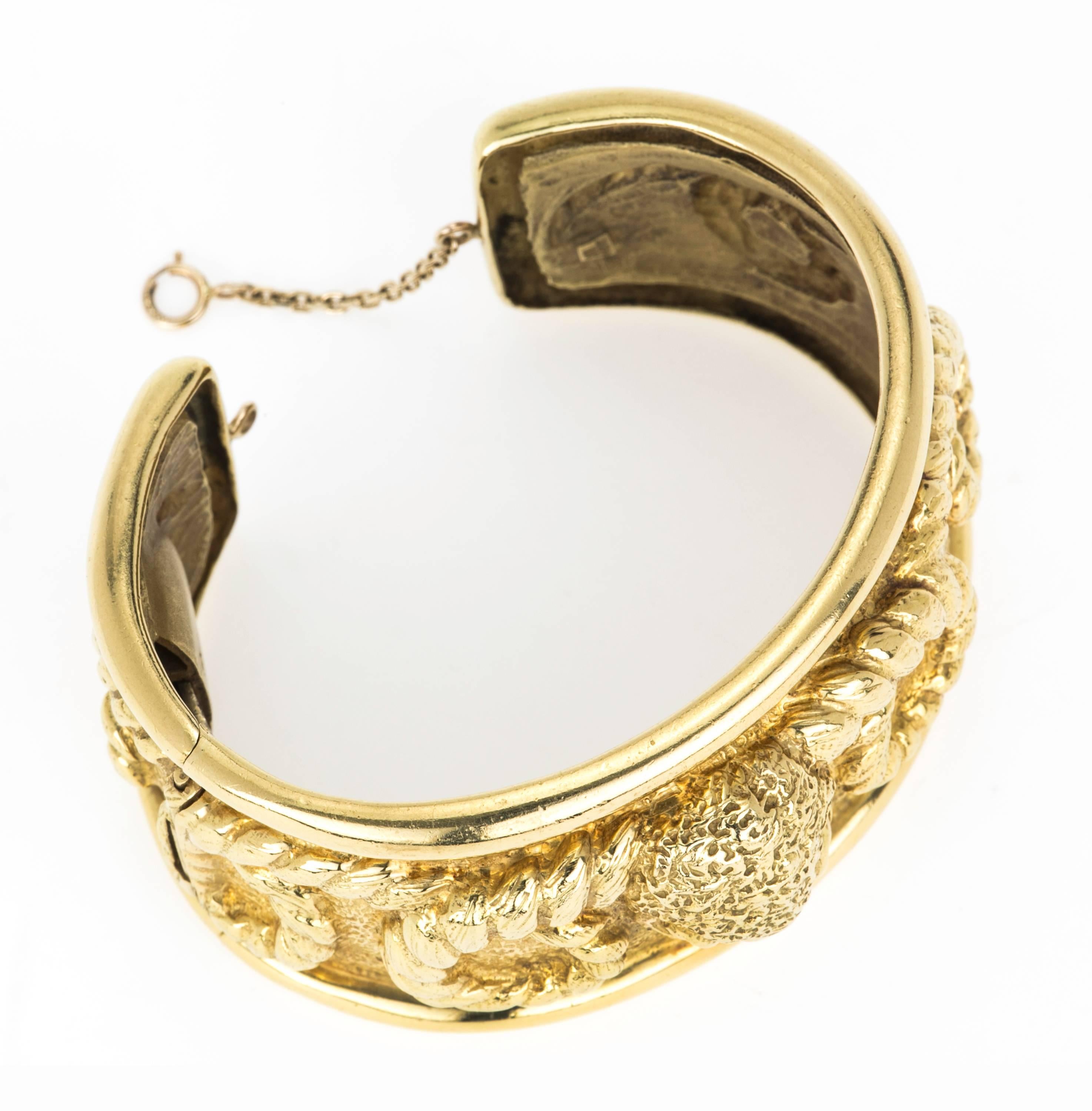 18 Karat Gold Aries Ram’s Head Cuff Bracelet In Excellent Condition In Summerland, CA