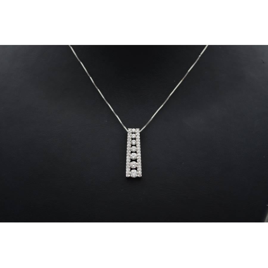 Ciondolo e collana in oro bianco 14K con diamante naturale_109136 In condizioni ottime in vendita a București, București