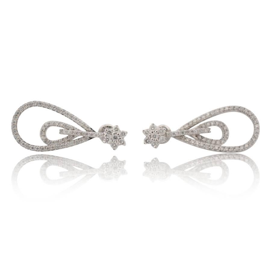 Orecchini in oro bianco 18K con diamanti naturali_124223 in vendita 1