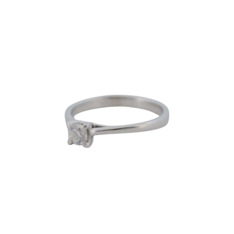 Bague en or blanc 18K avec diamant naturel_125801 Excellent état - En vente à București, București