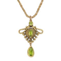 Art Nouveau Peridot and Yellow Gold Pendant Necklace