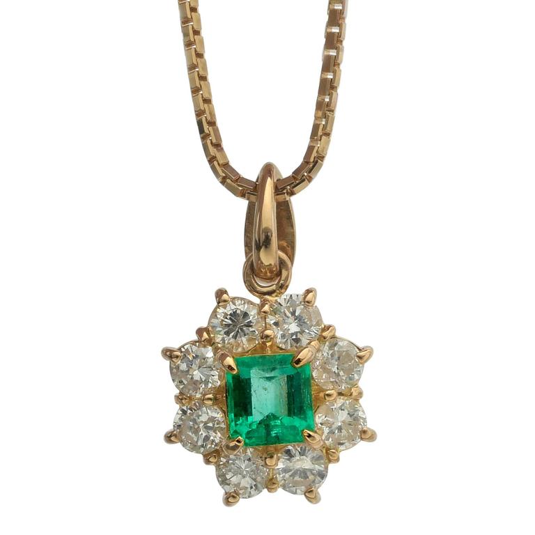 Emerald Diamond gold Cluster Pendant Necklace at 1stdibs