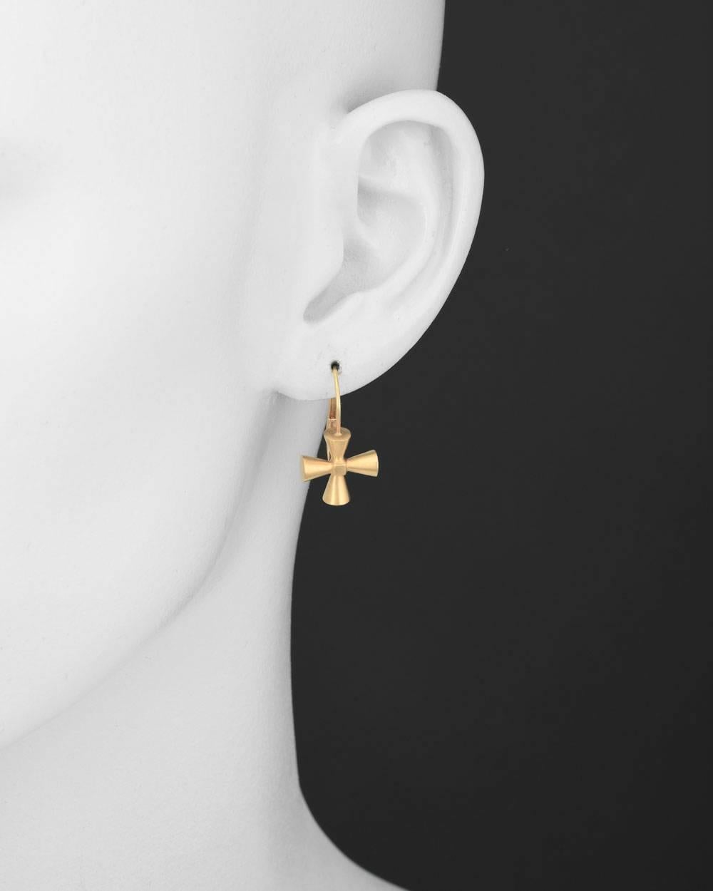 Cruciform-shaped short drop earrings in 22k yellow gold, on French wires, with clips in 18k yellow gold, the cross drops measuring approximately 13mm in diameter (0.5