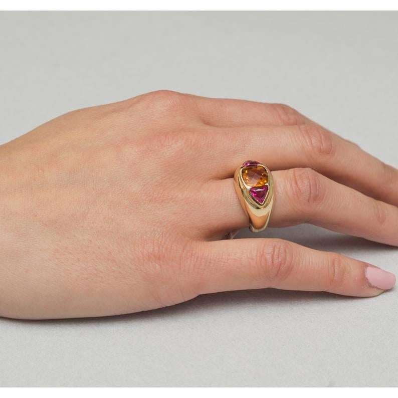 Dreistein-Kleiderring im Zigeunerstil aus hochglanzpoliertem 18-karätigem Gelbgold mit einem kissenförmigen Citrin in der Mitte:: flankiert von zwei rosa Turmalinen:: signiert David Yurman. Größe 5.