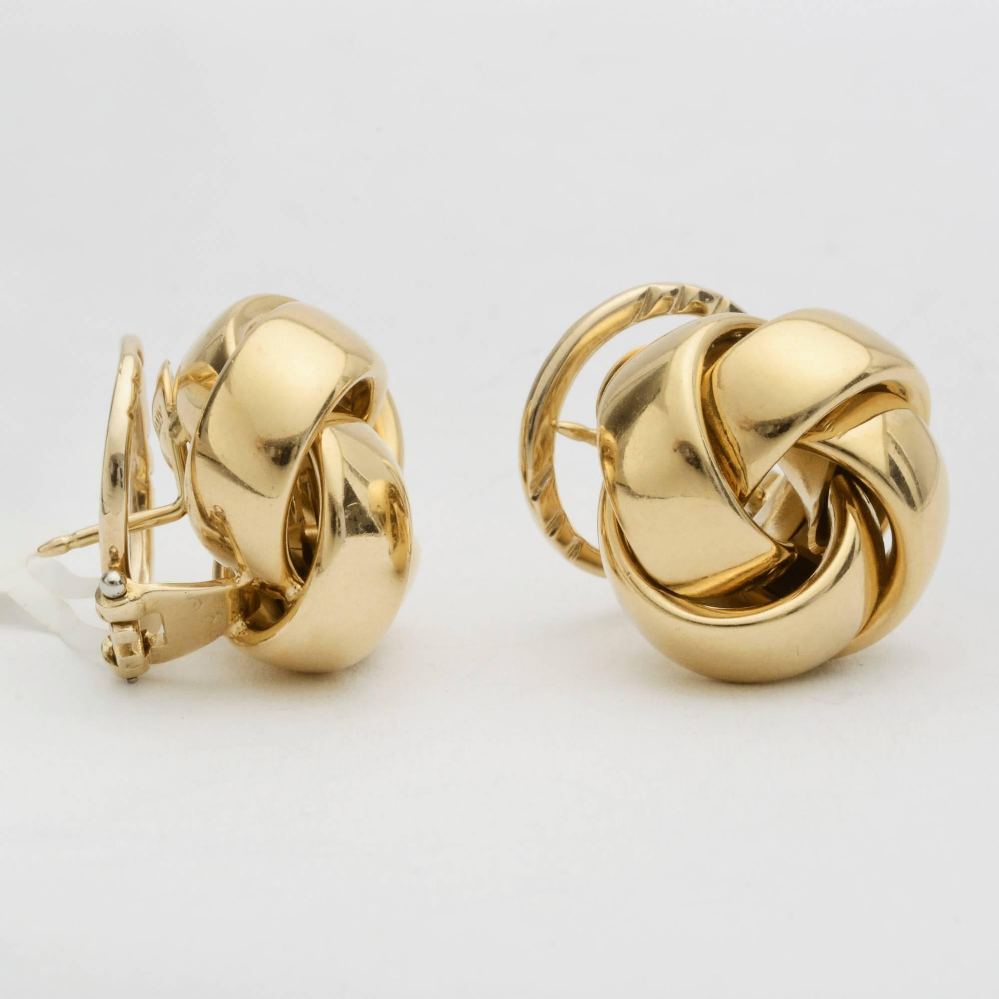 Large pinwheel knot earclips, in polished 18k yellow gold, made in Germany, stamped 'AZ' for Abel Zimmerman. Clip backs with posts (posts may be removed so can be worn simply with clips). 0.74