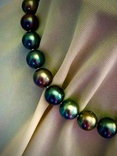 Beautiful strand of large Tahitian pearls with lovely luster