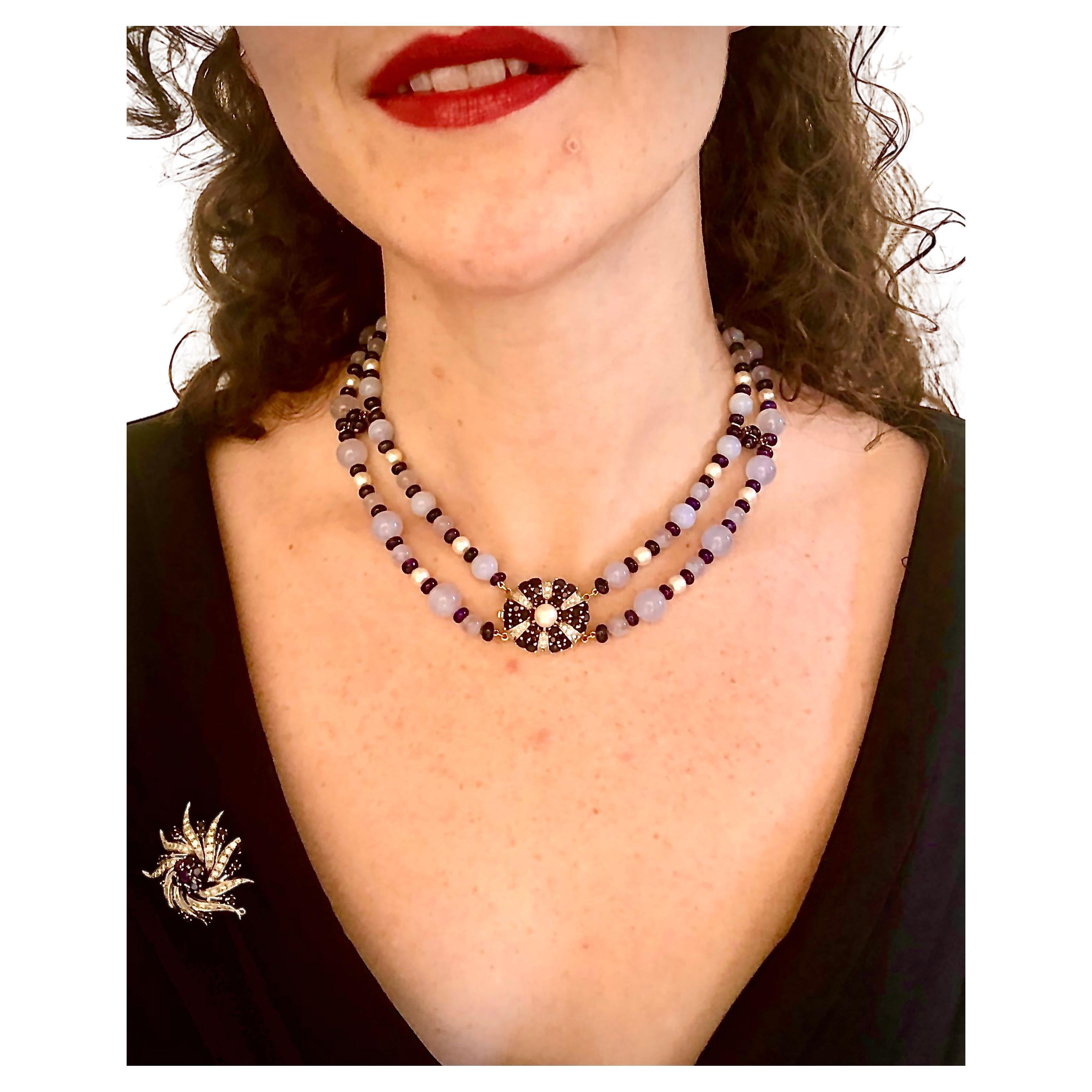 Collier double brin de calcédoine bleue, saphirs, diamants et perles de culture en vente