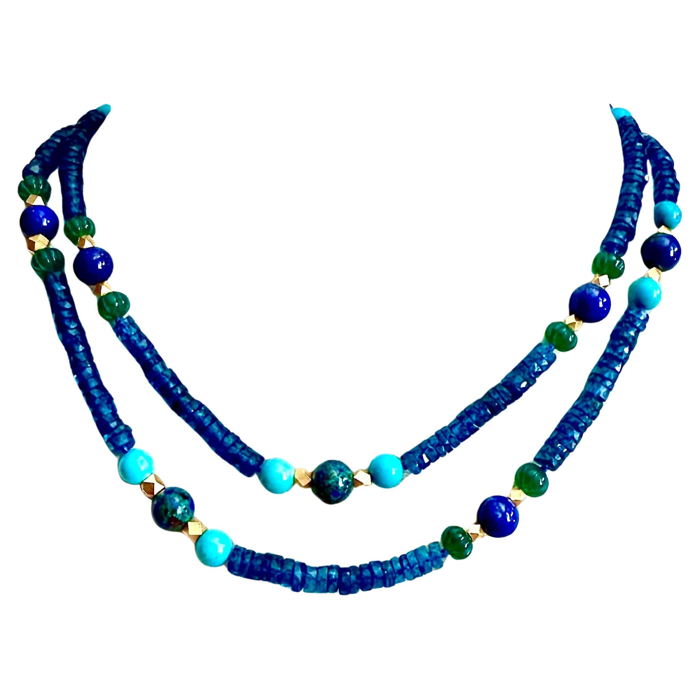 Collana in metallo dorato, topazio blu di Londra, turchese, lapislazzuli e azzurrite. in vendita