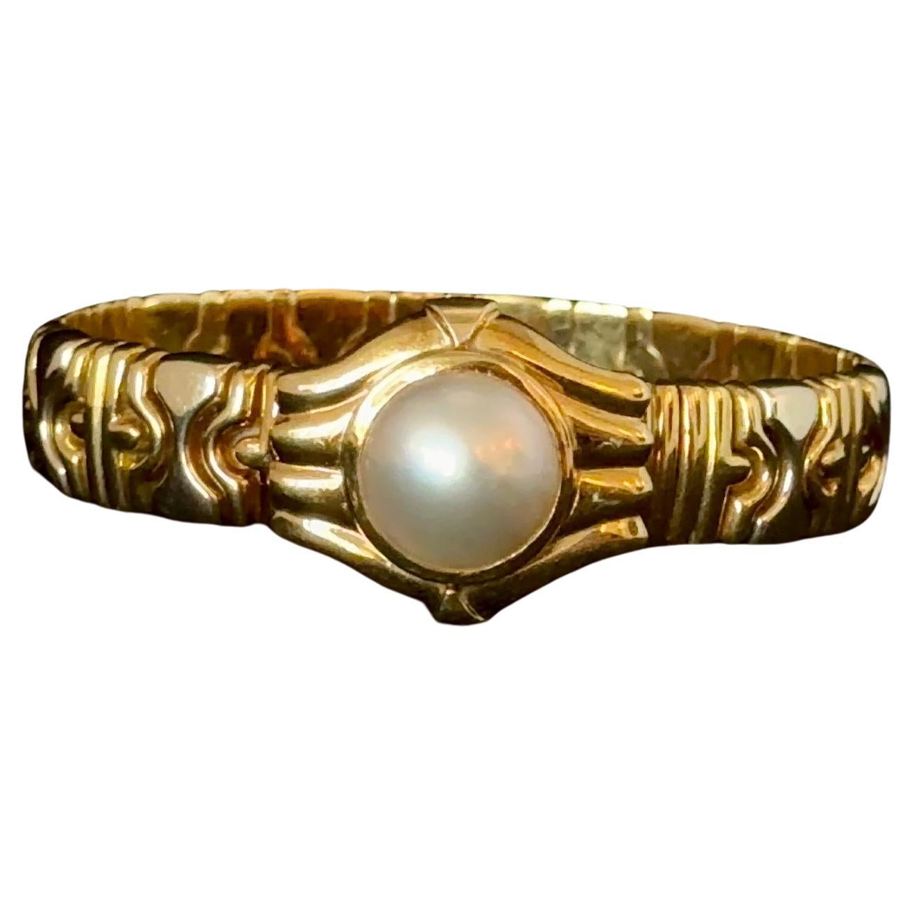 13.9 mm Mother of Pearl 18K Yellow Gold Bracelet For Sale