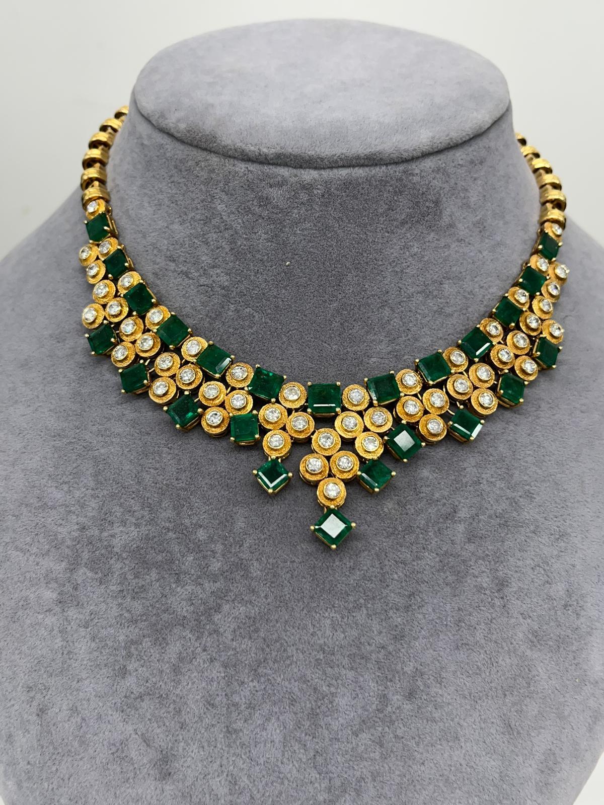 Collana con smeraldo e diamanti in oro giallo 18ct in vendita 1