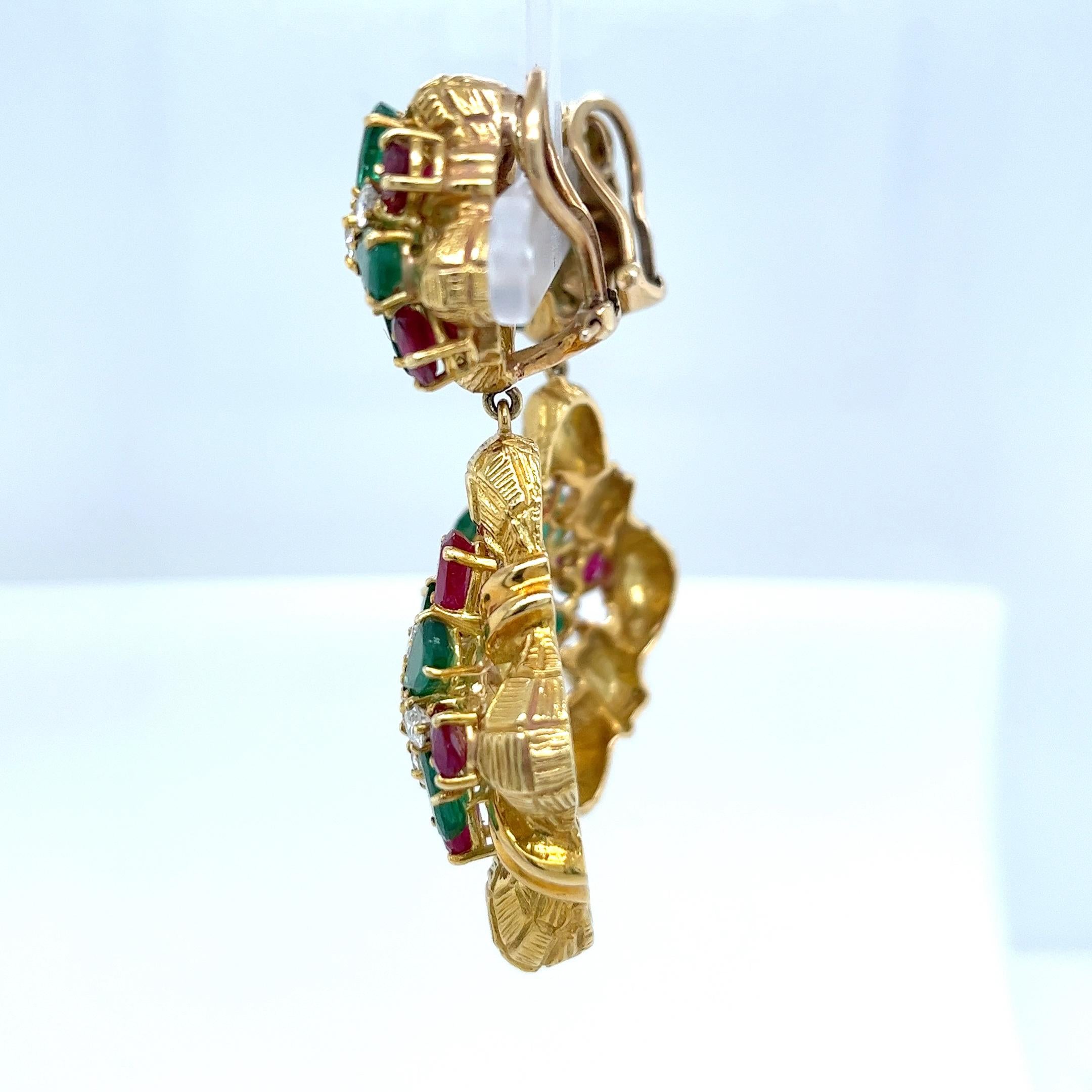 Donna Orecchini con rubino e smeraldo e diamanti in oro giallo 18 ct. in vendita