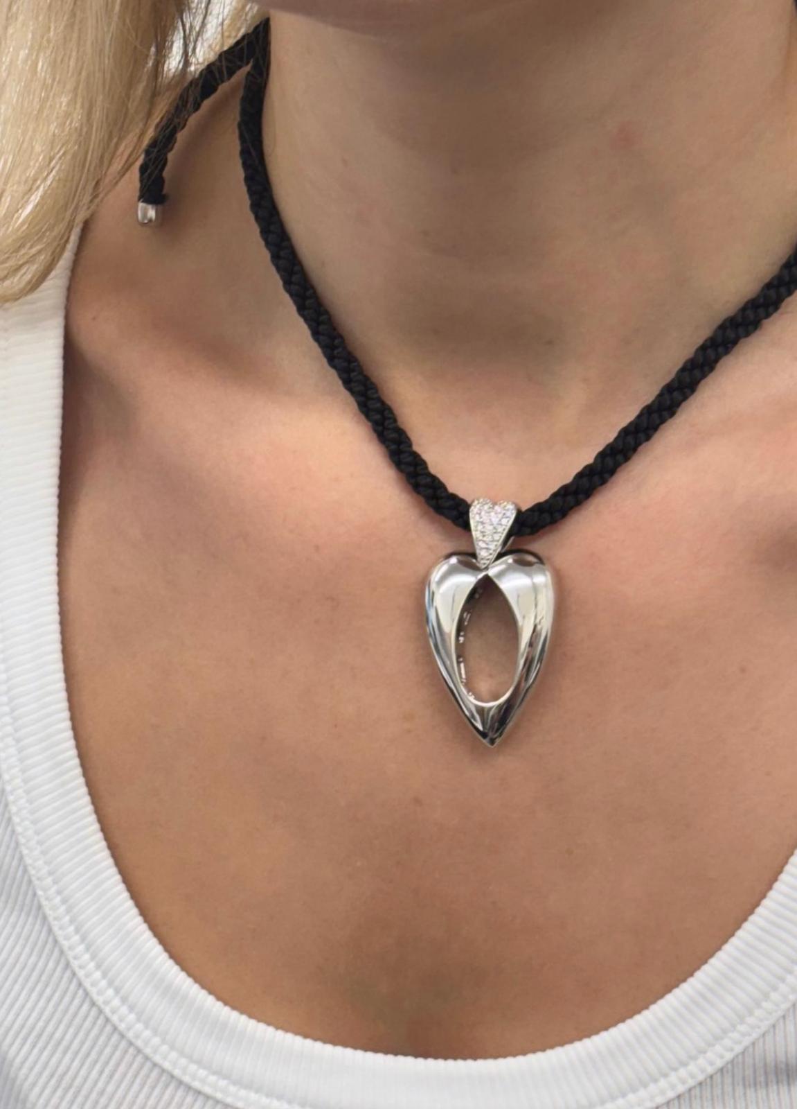 Pendentif Piaget Coeur en or blanc avec diamants B00105, 1990 en vente 3