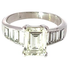 Anillo de Platino con Diamante talla Esmeralda - Centro de 2,14ct con Hombro de Diamante Baguette