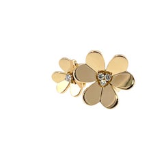 Bague « Frivole » de Van Cleef & Arpels en or jaune 18 carats avec un diamant entre les doigts