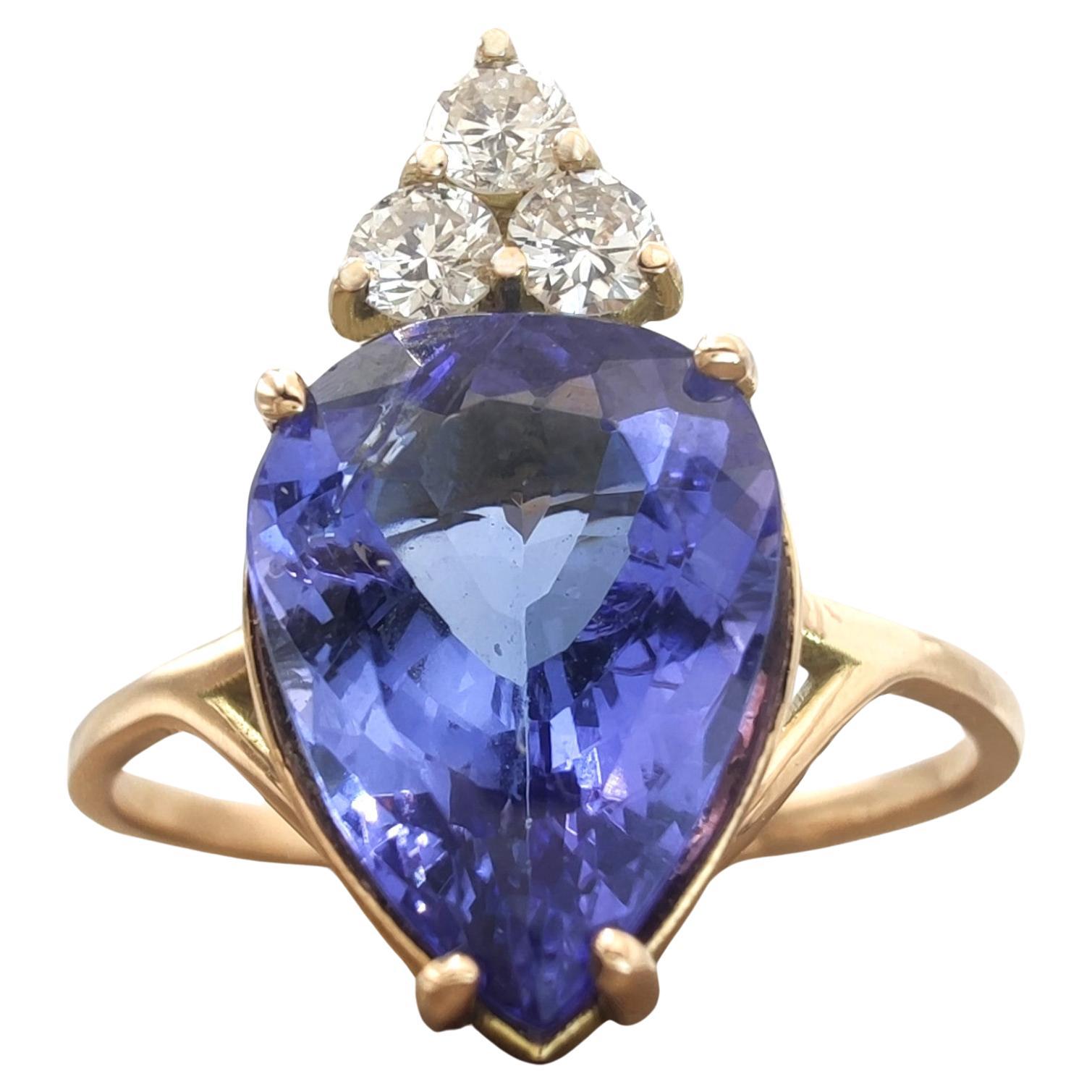 Certified 2.84 Carat Tanzanite and 0.19-Carat Diamond Ring for Women For Sale