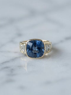 Italian Retro 10.61 CT Unheated Ceylon Sapphire 2.60 Ct Diamonds 18 KT ring
