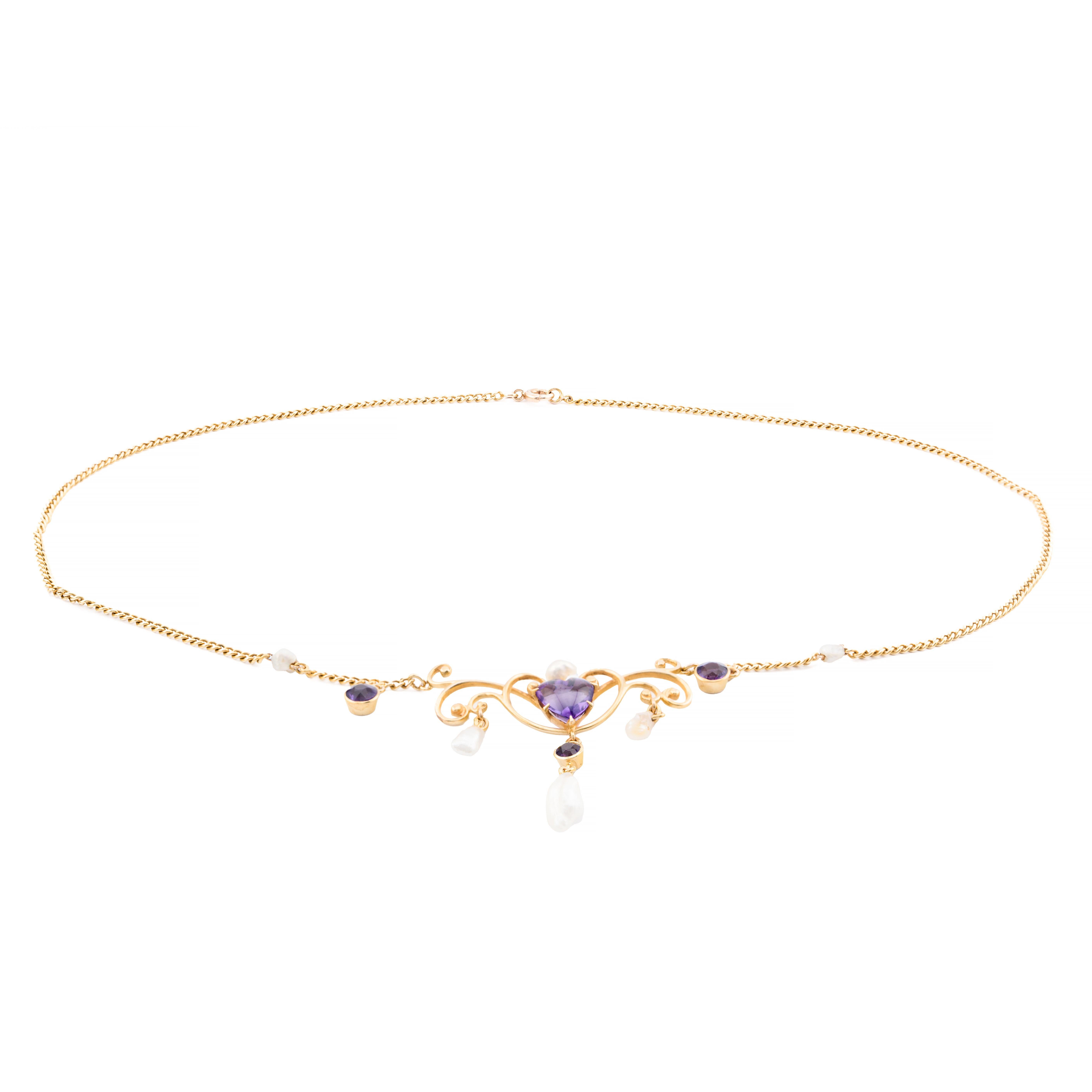 Taille cœur Collier feston Art Nouveau avec motif en forme de coeur en améthyste et perles naturelles en 14 carats en vente