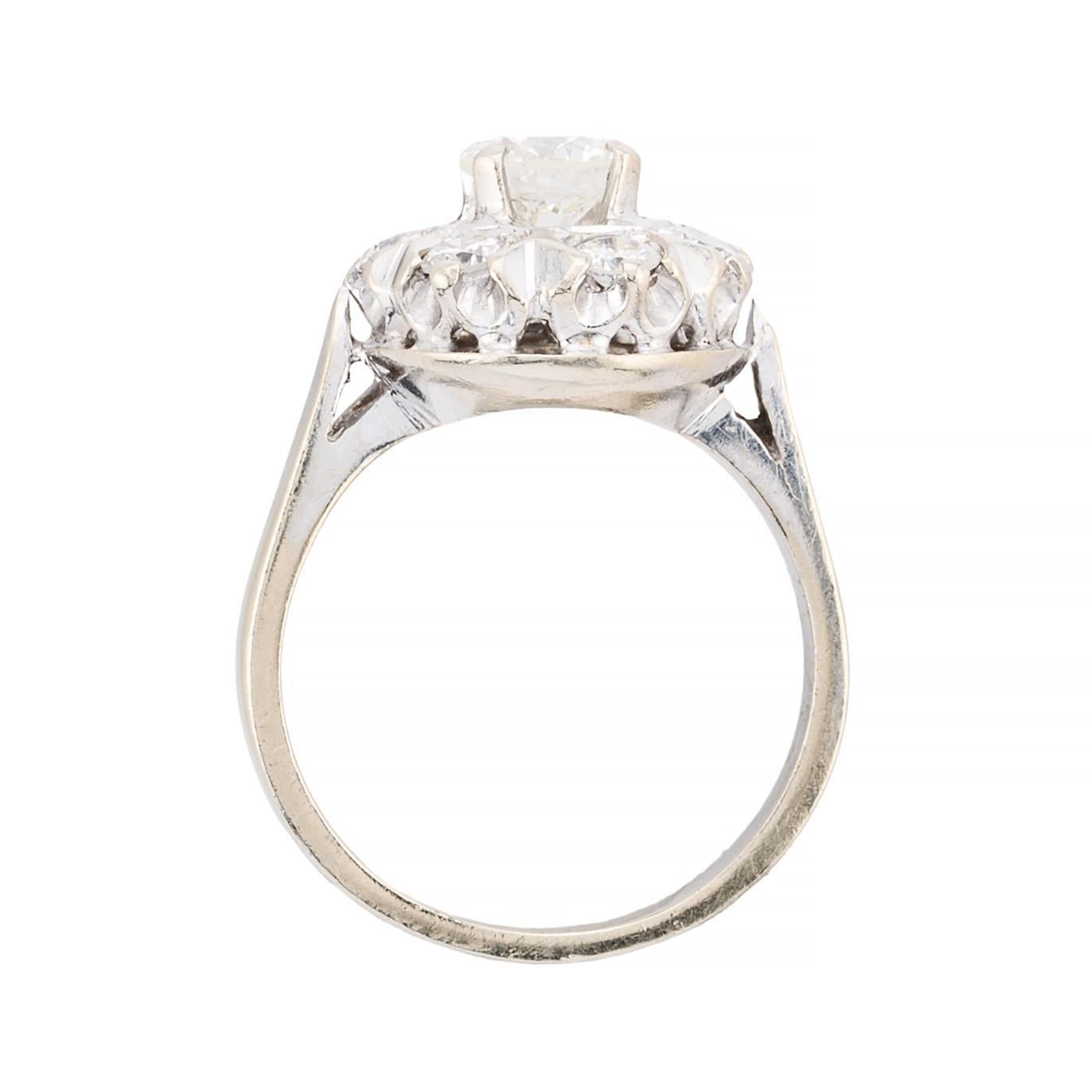 Anello di fidanzamento Art Deco con diamante a forma di aureola da 1,45 carati in oro bianco 14 carati In condizioni ottime in vendita a Boston, MA