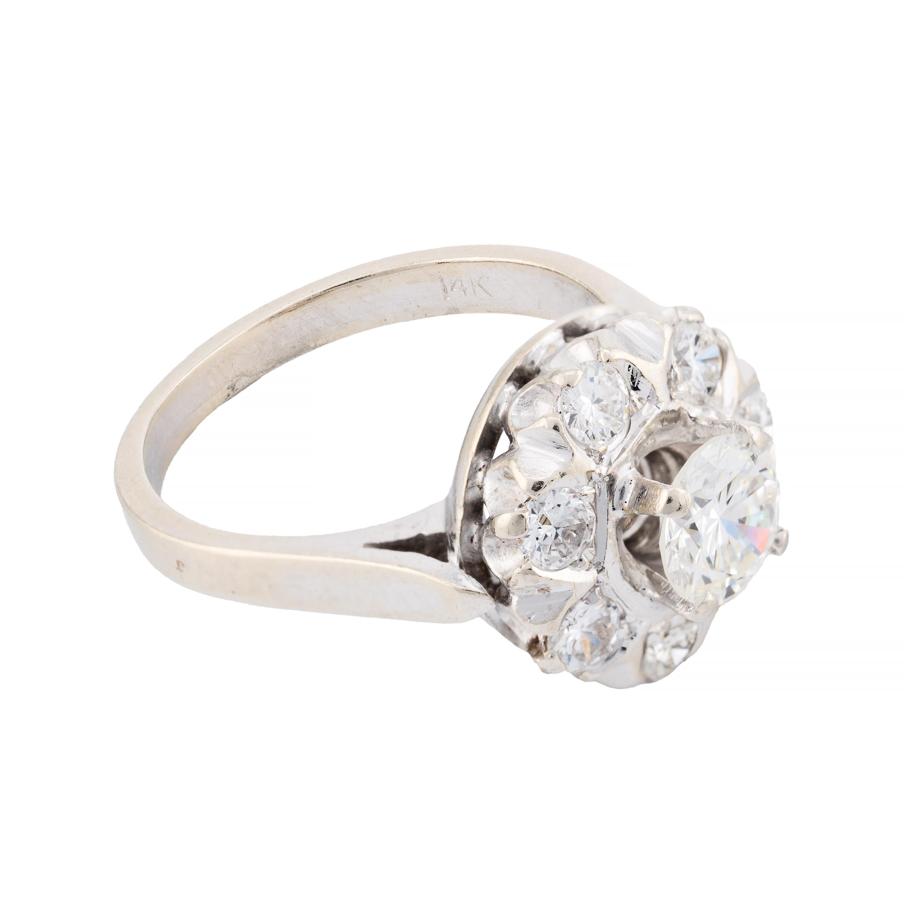 Aston Estate Jewelry presenta:

Uno splendido anello di fidanzamento del 1940. 

Realizzato in oro bianco 14 carati, questo pezzo presenta un diamante a taglio brillante di 0,75 carati come pietra principale, con colore G e purezza VS2.

Il diamante