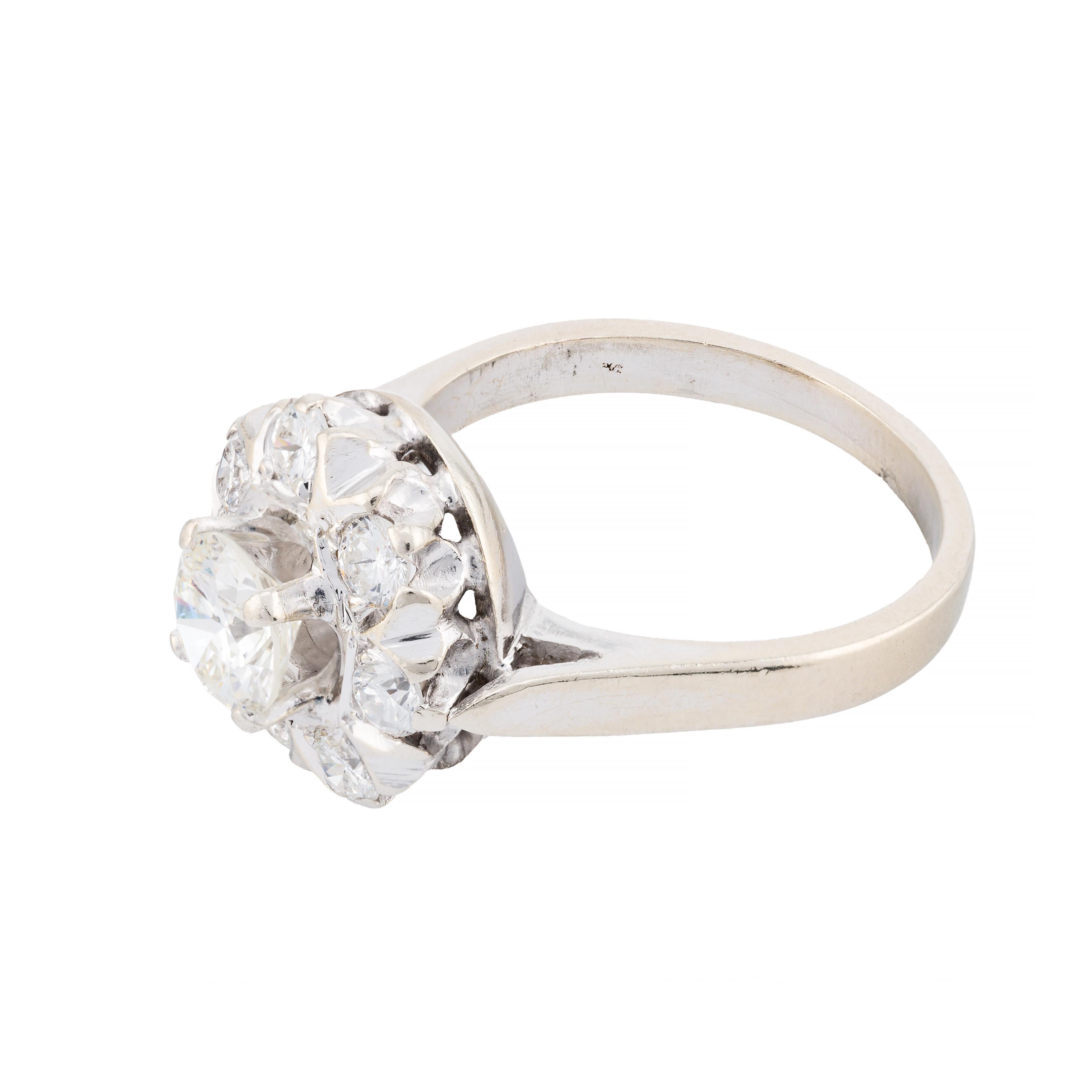 Art Déco Anello di fidanzamento Art Deco con diamante a forma di aureola da 1,45 carati in oro bianco 14 carati in vendita