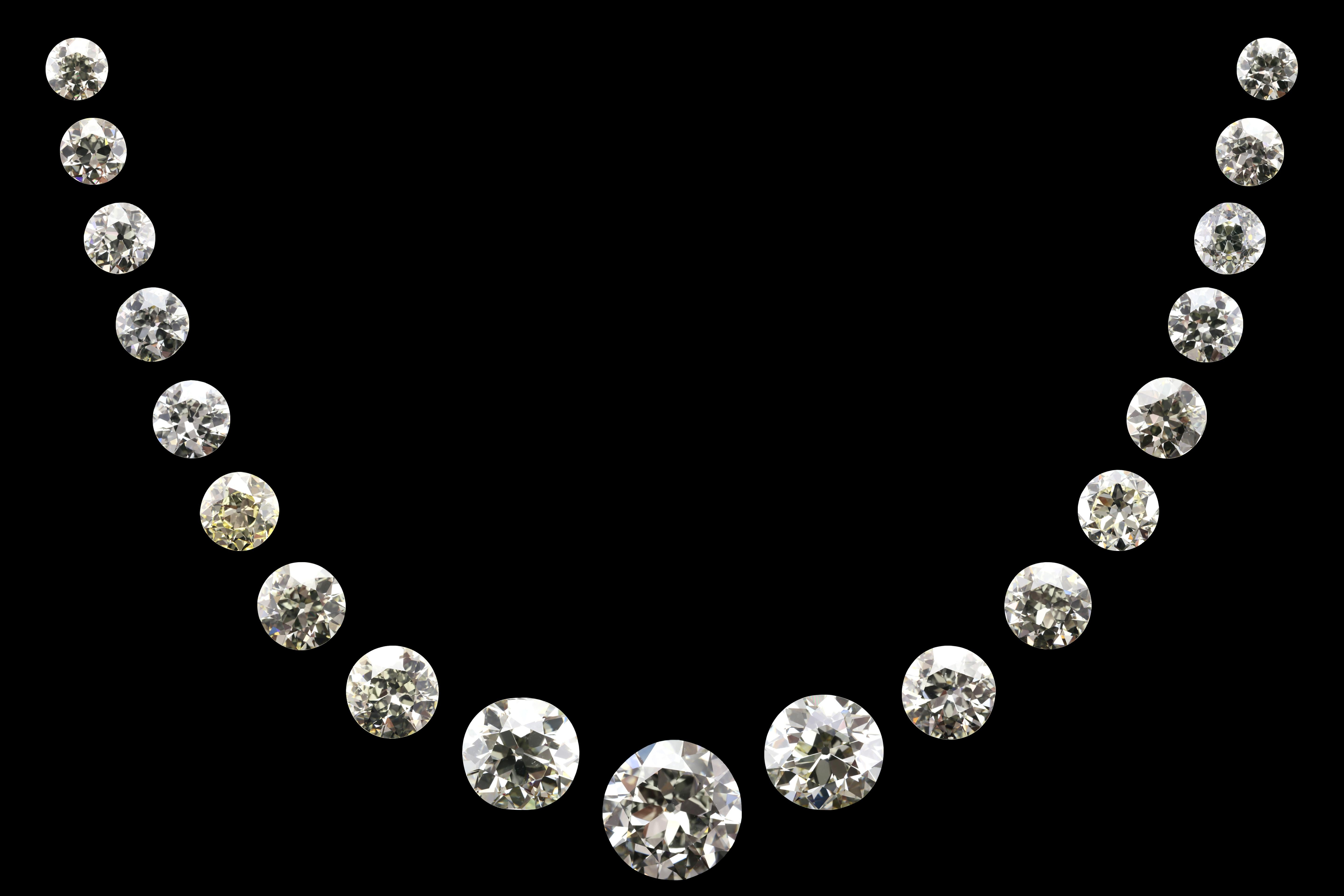 Außergewöhnliches 42,82 Karat altes europäisches Diamant-Layout - GIA zertifiziert

Eine außergewöhnliche Kollektion von 19 Diamanten mit altem europäischem Schliff und einem Gesamtgewicht von beeindruckenden 42,82 Karat. Dieses sorgfältig