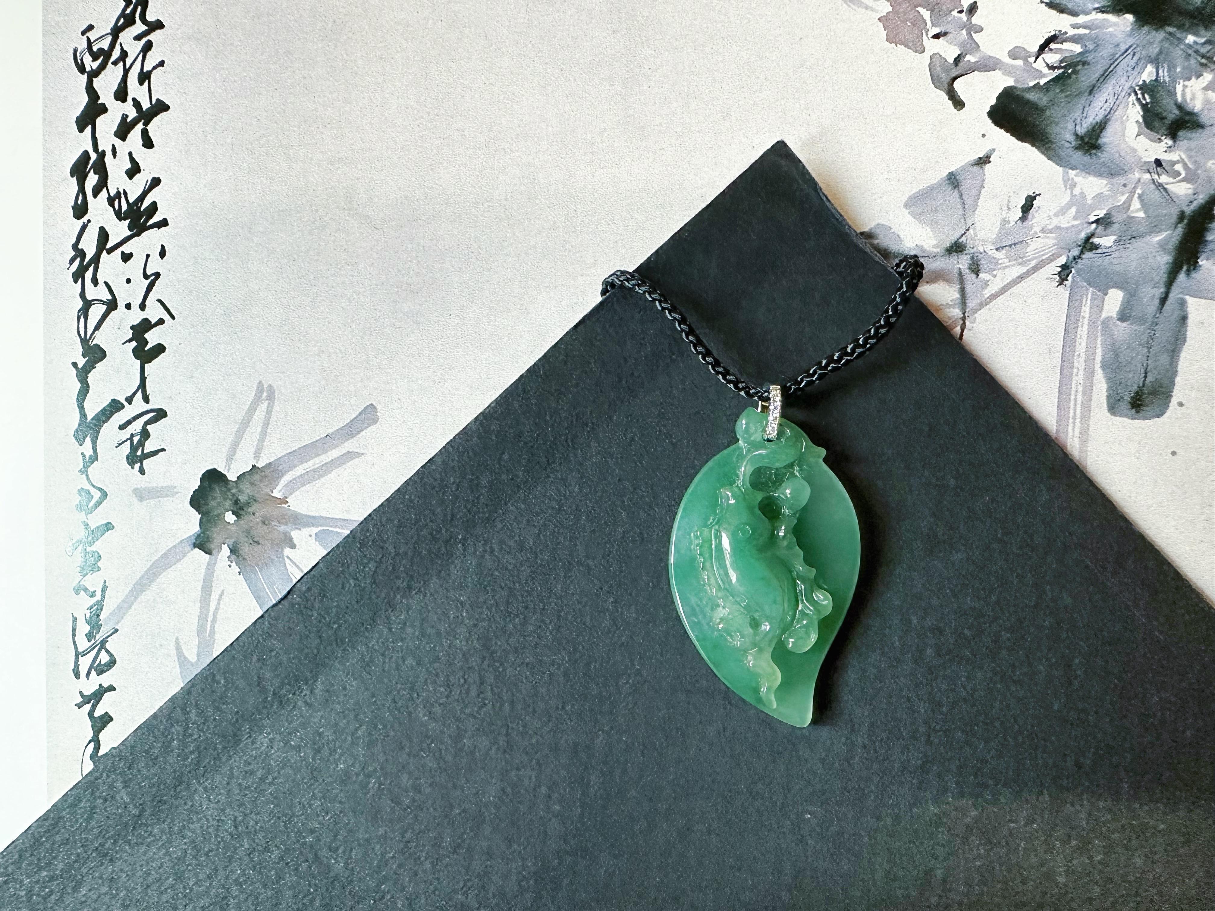 Ciondolo a forma di pesce di giada verde acqua naturale in oro bianco 18 carati con cappa di diamanti in vendita 4