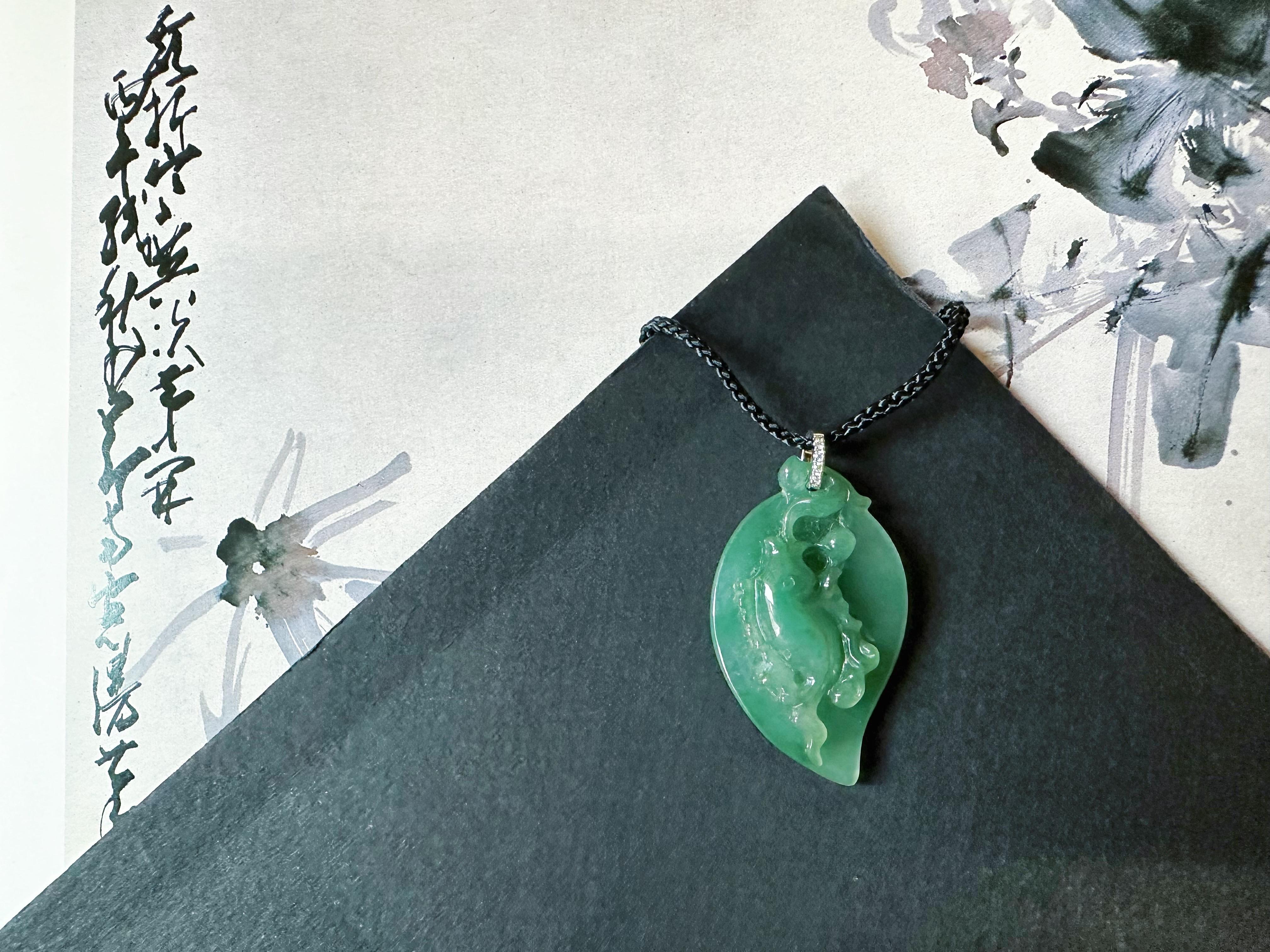 Ciondolo a forma di pesce di giada verde acqua naturale in oro bianco 18 carati con cappa di diamanti in vendita 5