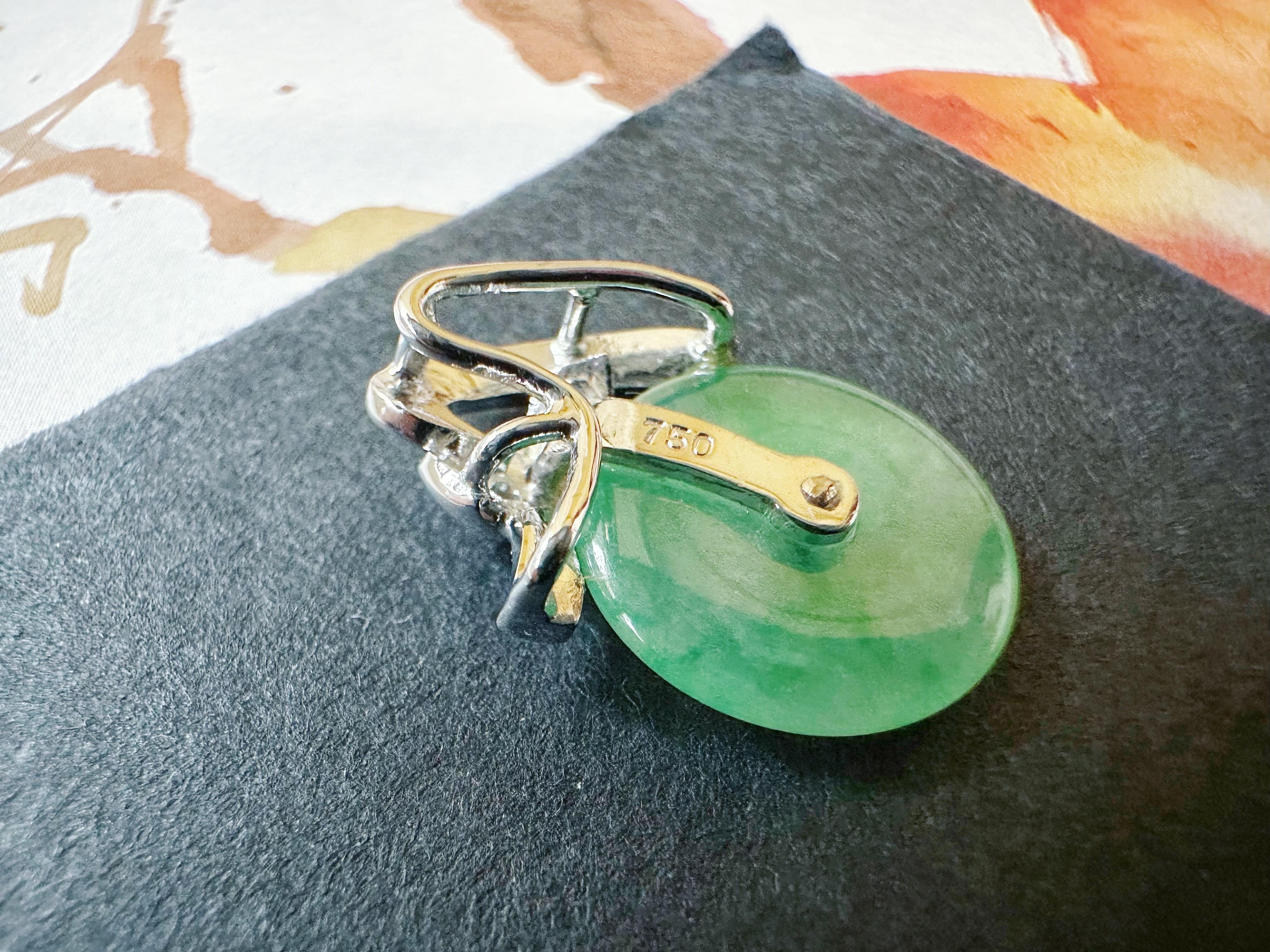 Pendentif en platine et diamant en jade rond naturel de type Vivid Diamonds du Myanmar en vente 10