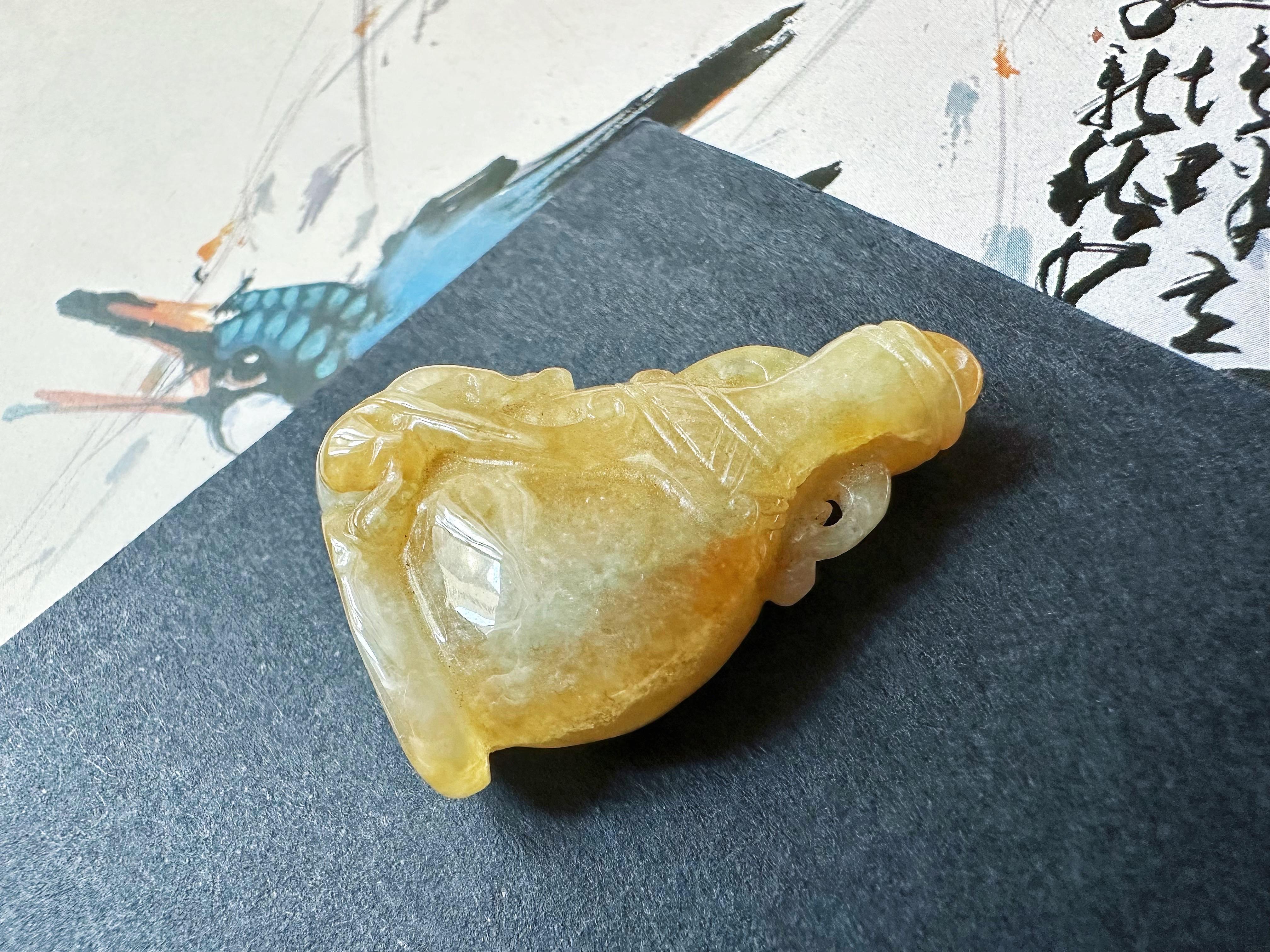 Ciondolo a forma di vaso in giada gialla miele del Myanmar, gemma sfusa per gioielli in vendita 4