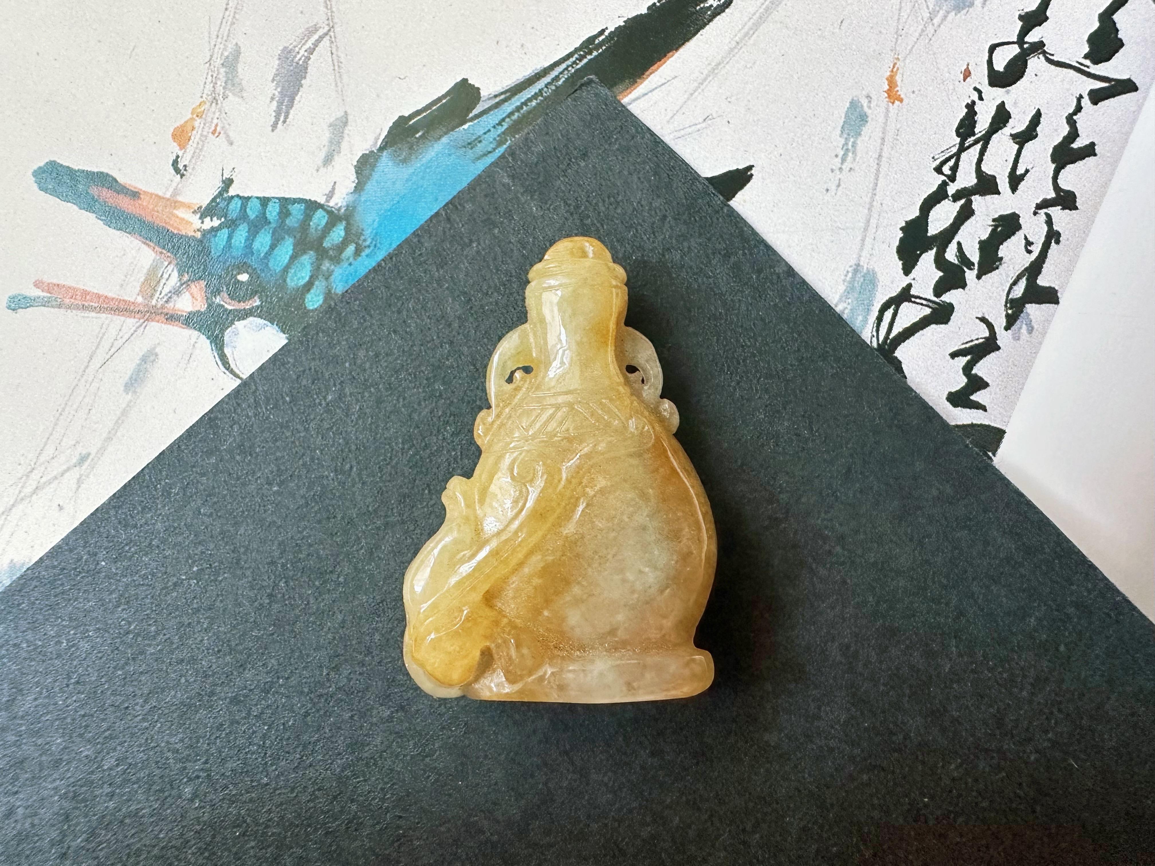 Ciondolo a forma di vaso in giada gialla miele del Myanmar, gemma sfusa per gioielli in vendita 5