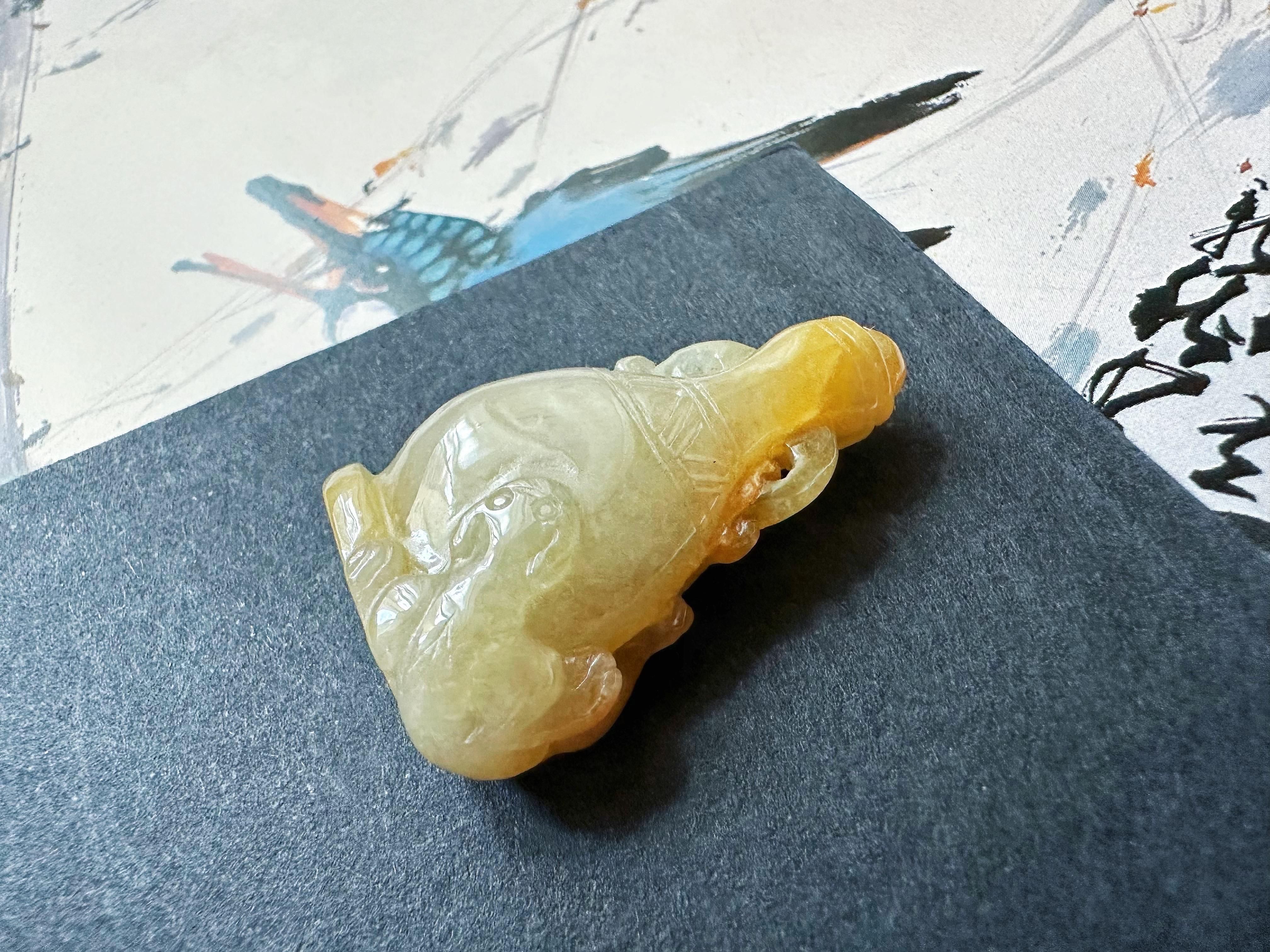 Ciondolo a forma di vaso in giada gialla miele del Myanmar, gemma sfusa per gioielli in vendita 7