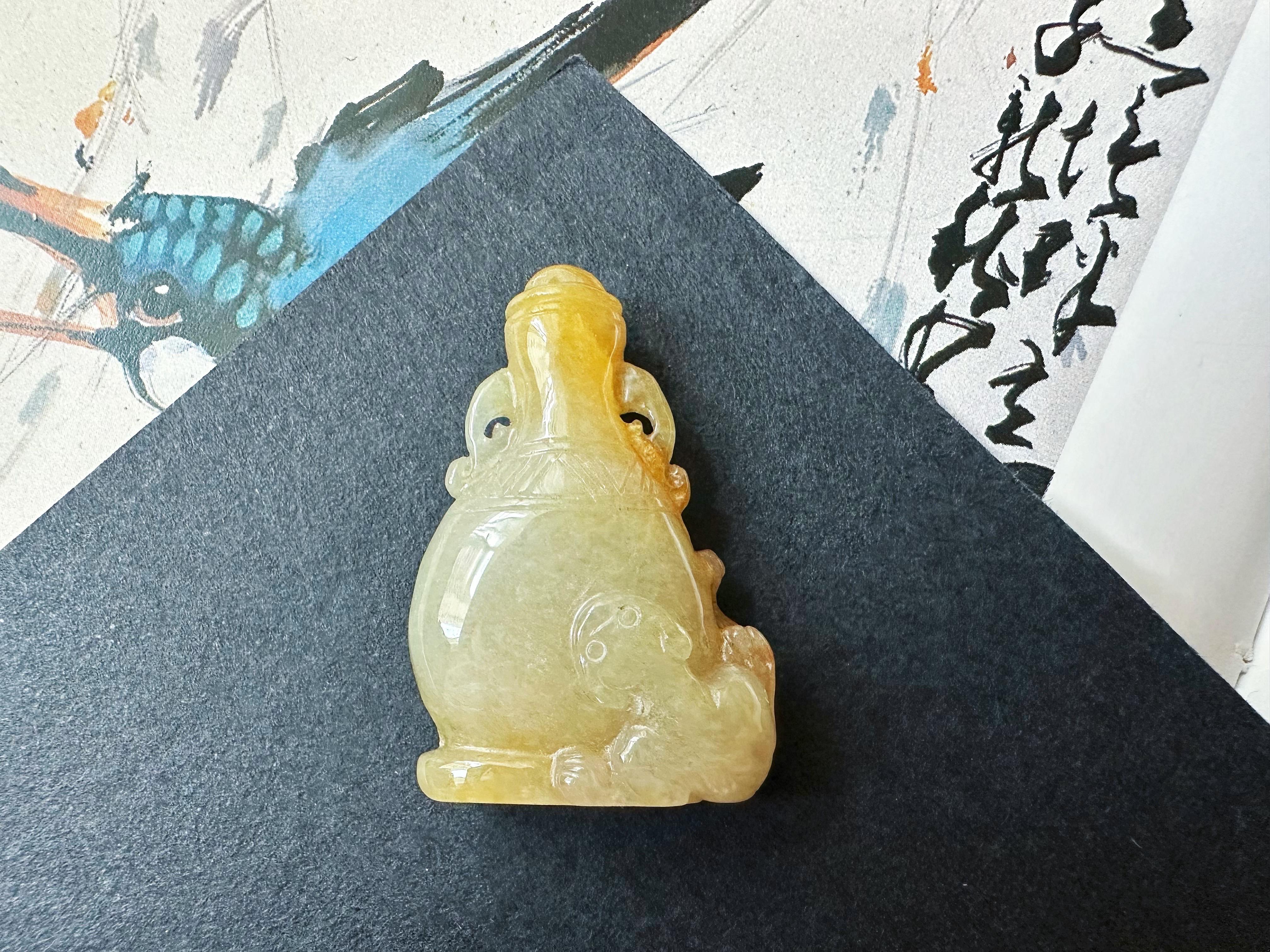 Ciondolo a forma di vaso in giada gialla miele del Myanmar, gemma sfusa per gioielli in vendita 9