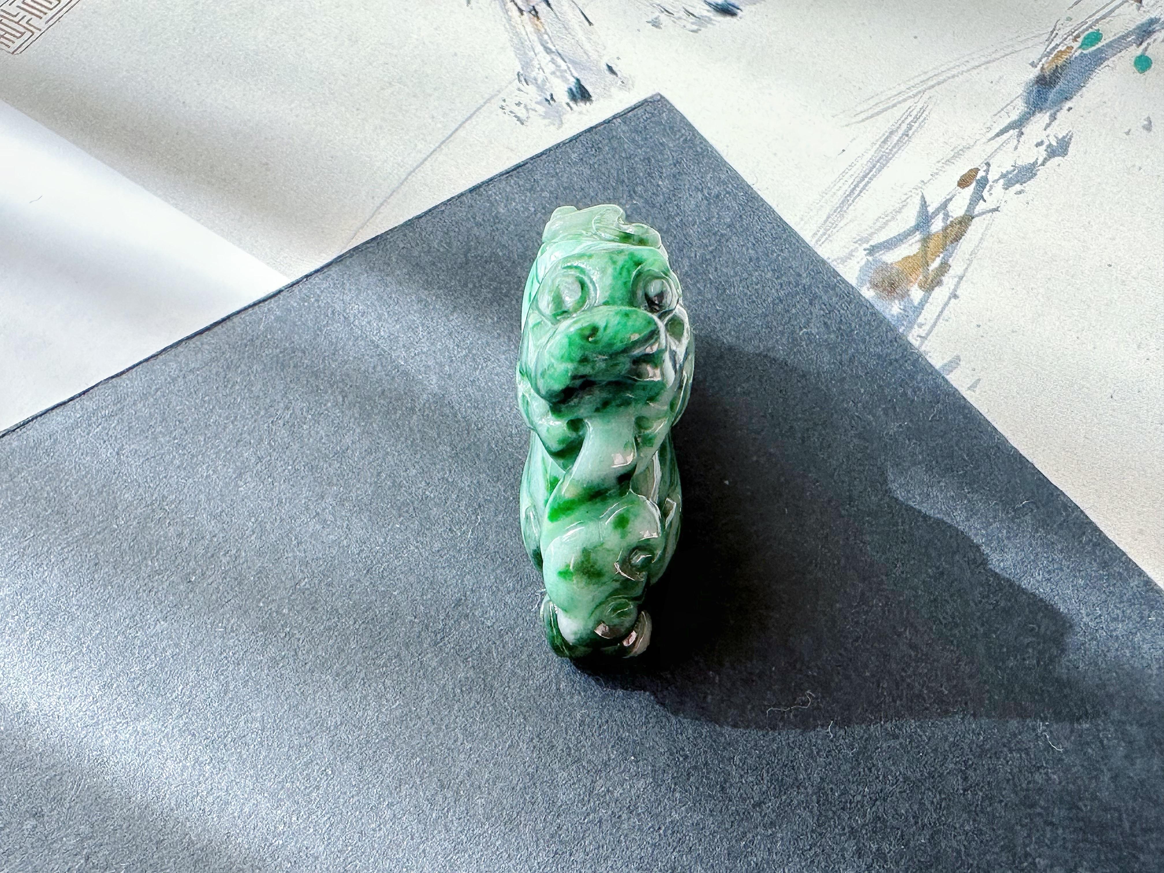 Ciondolo di giada verde naturale del Myanmar PiXiu - fortuna e prosperità in vendita 14